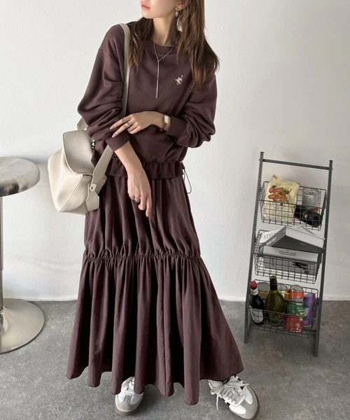 胸前刺繡拼接連身裙