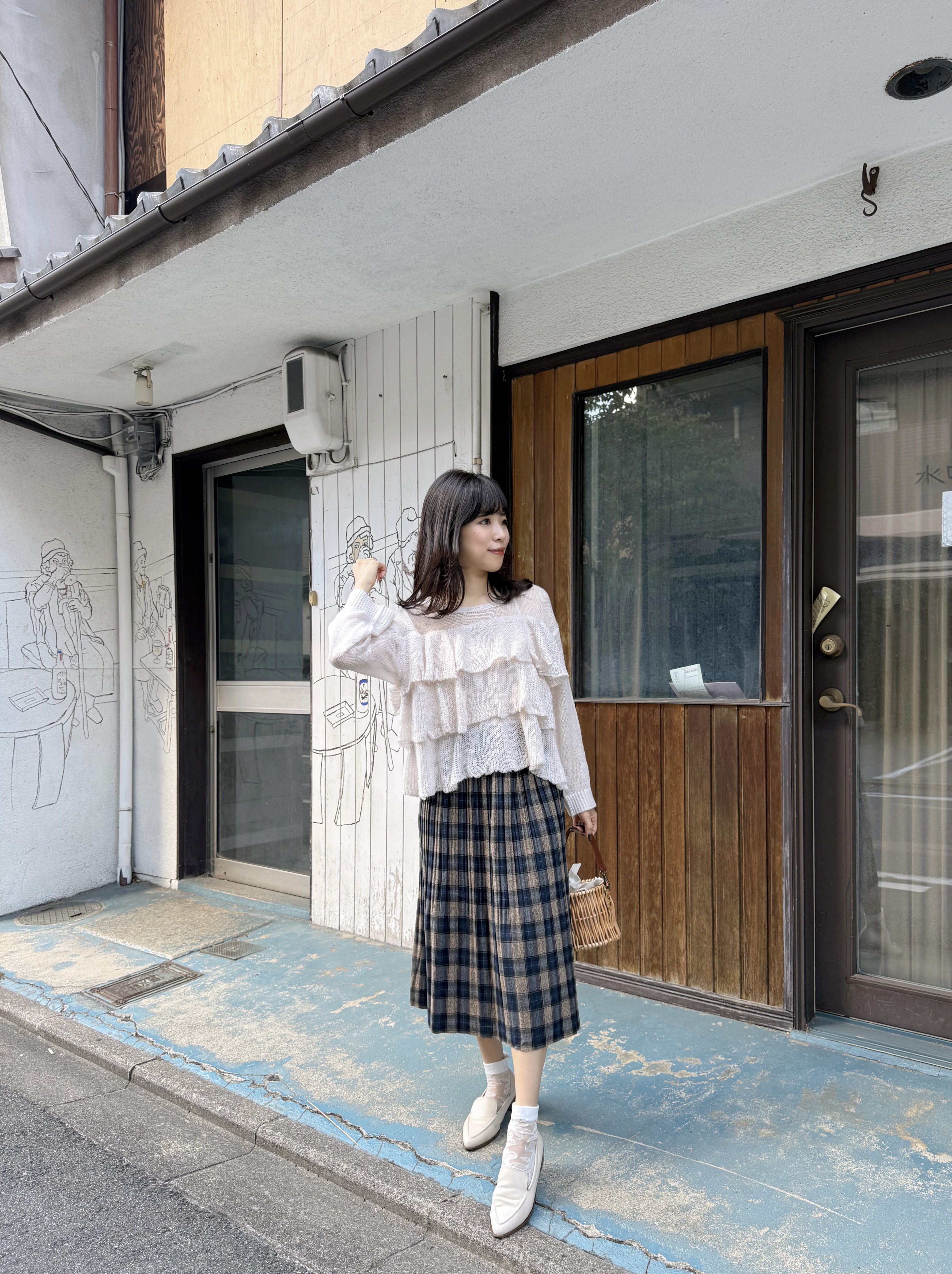 波浪層層鏤空上衣