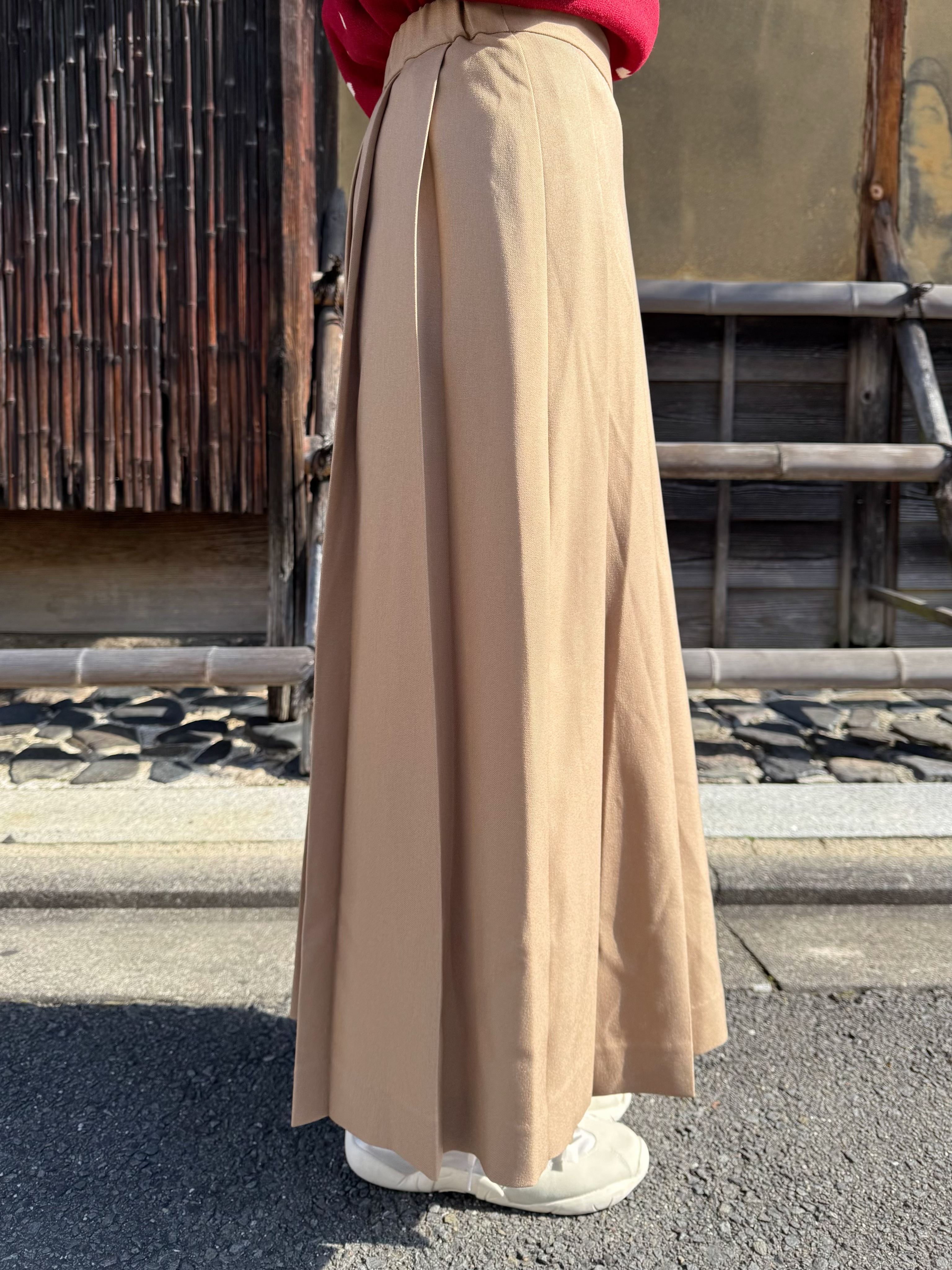 2色•金扣淨色百褶長款半身裙