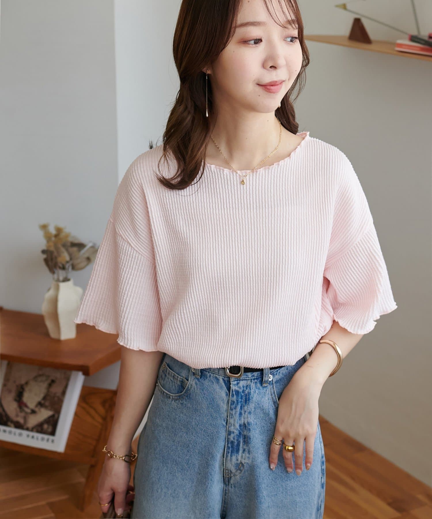 暗直條壓紋木耳邊寬領Tee