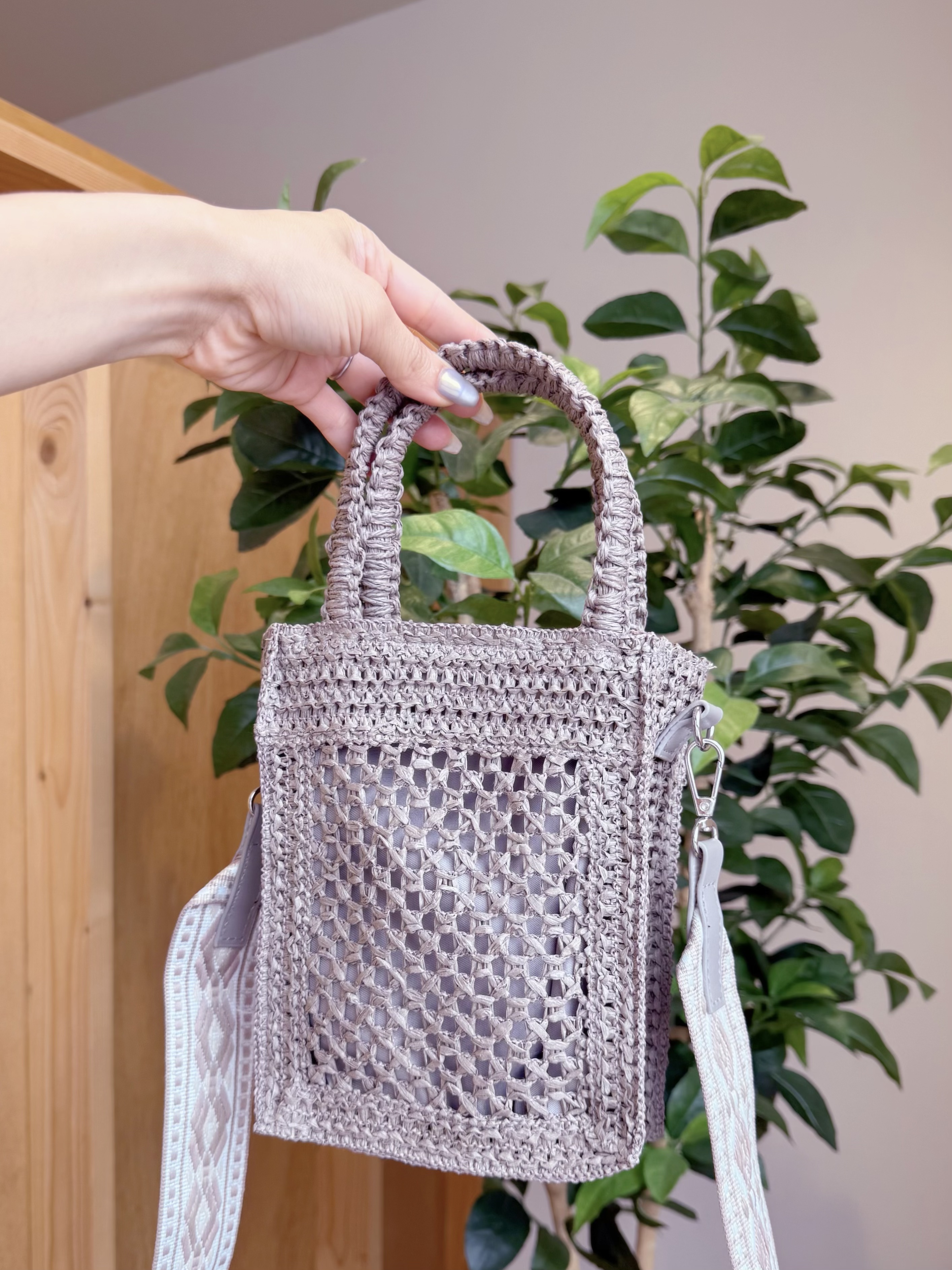 藤編刺繡斜帶小袋