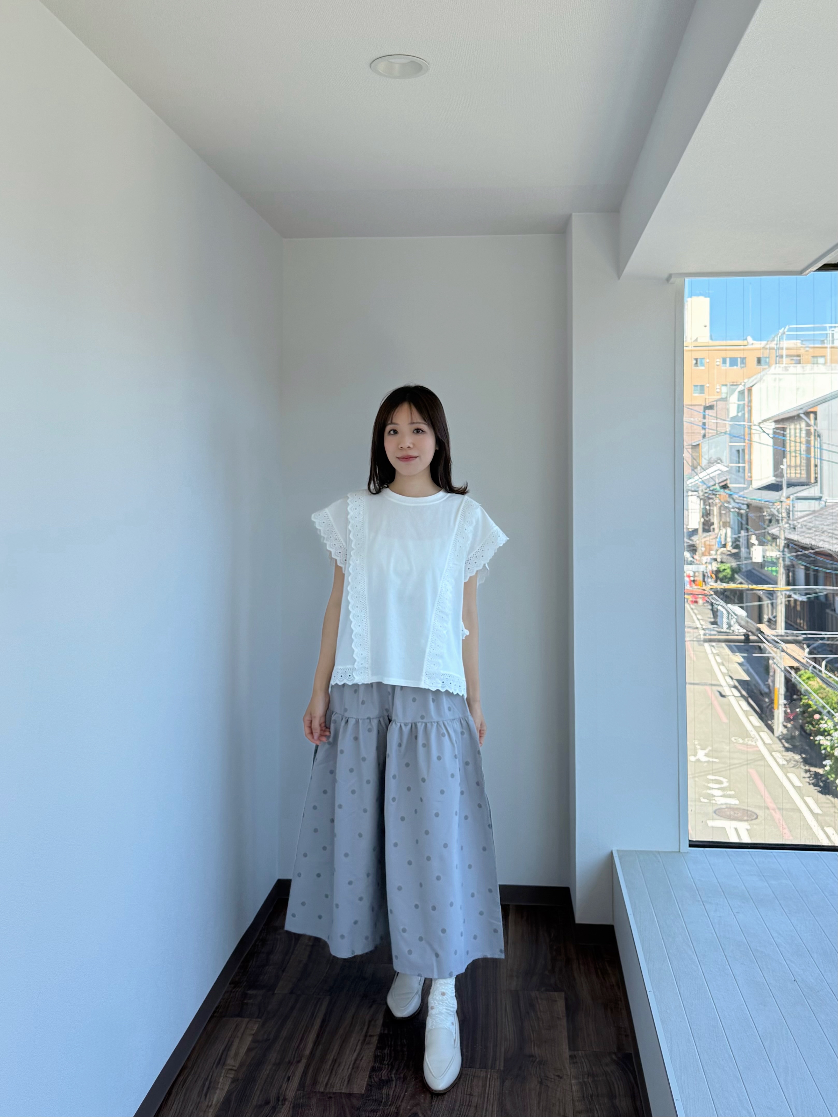 2色•蕾絲車邊斜袖Tee