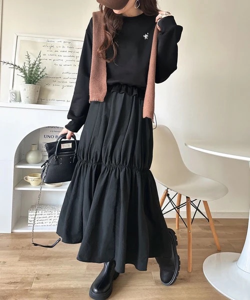 胸前刺繡拼接連身裙