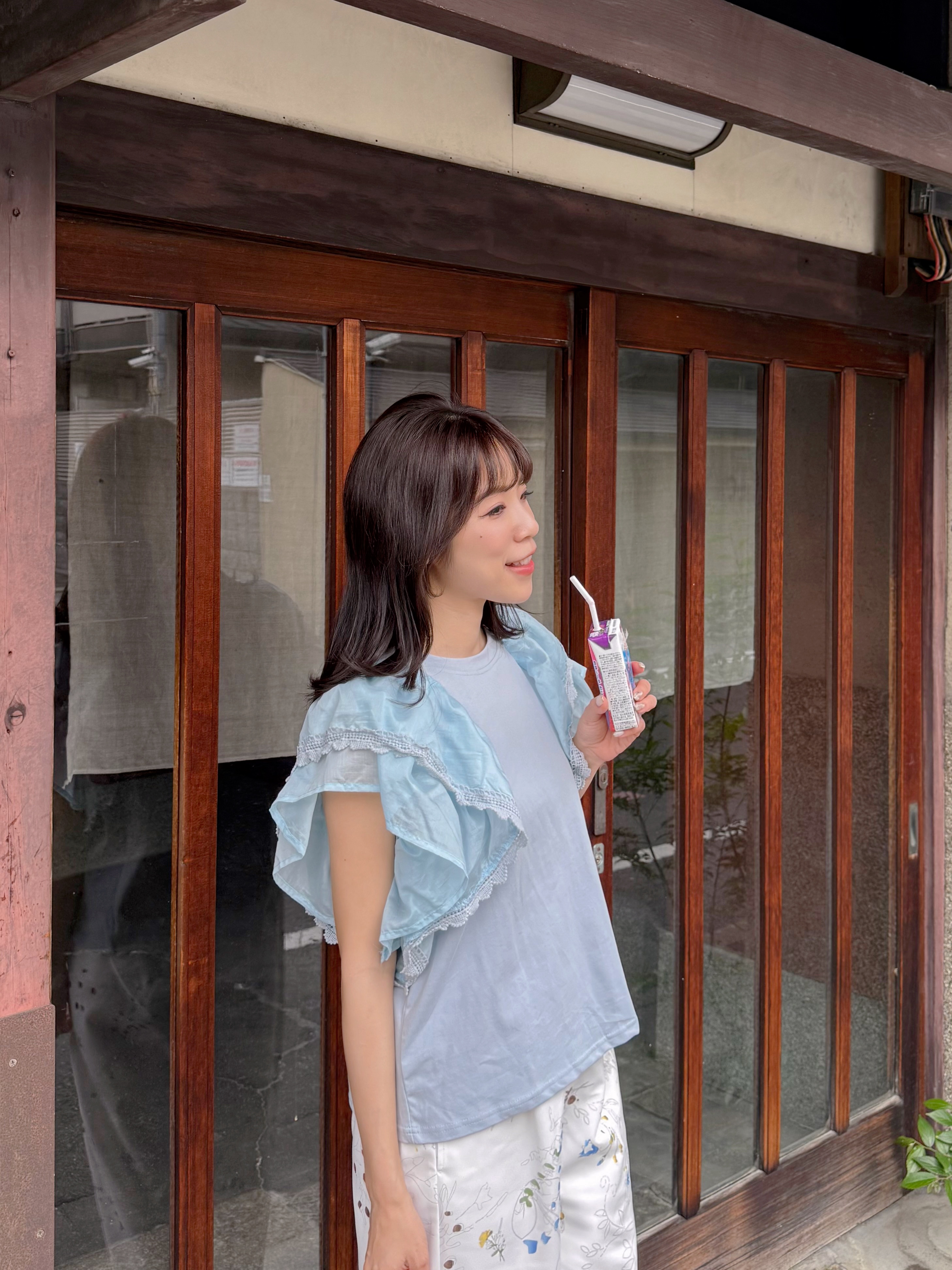 2色•波浪傘袖蕾絲車邊Tee