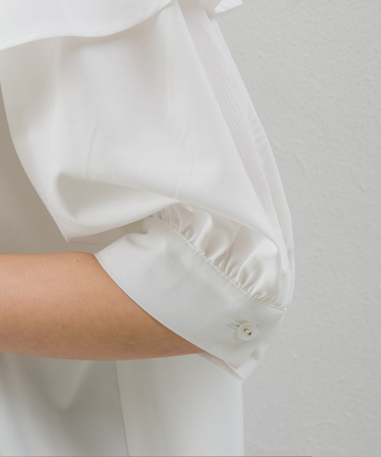 Sale•白色大領雪紡恤衫