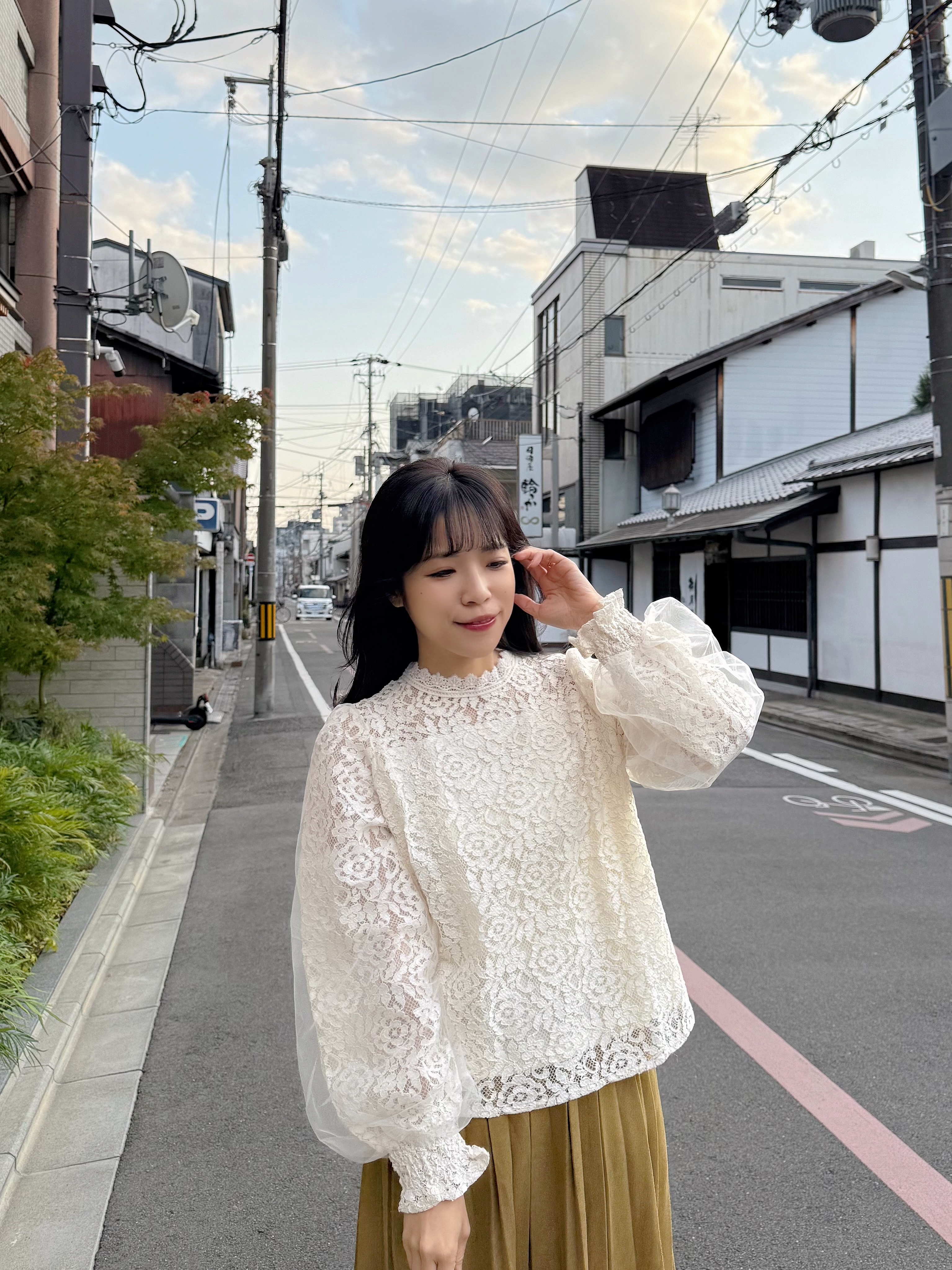 紗紗泡泡袖蕾絲上衣