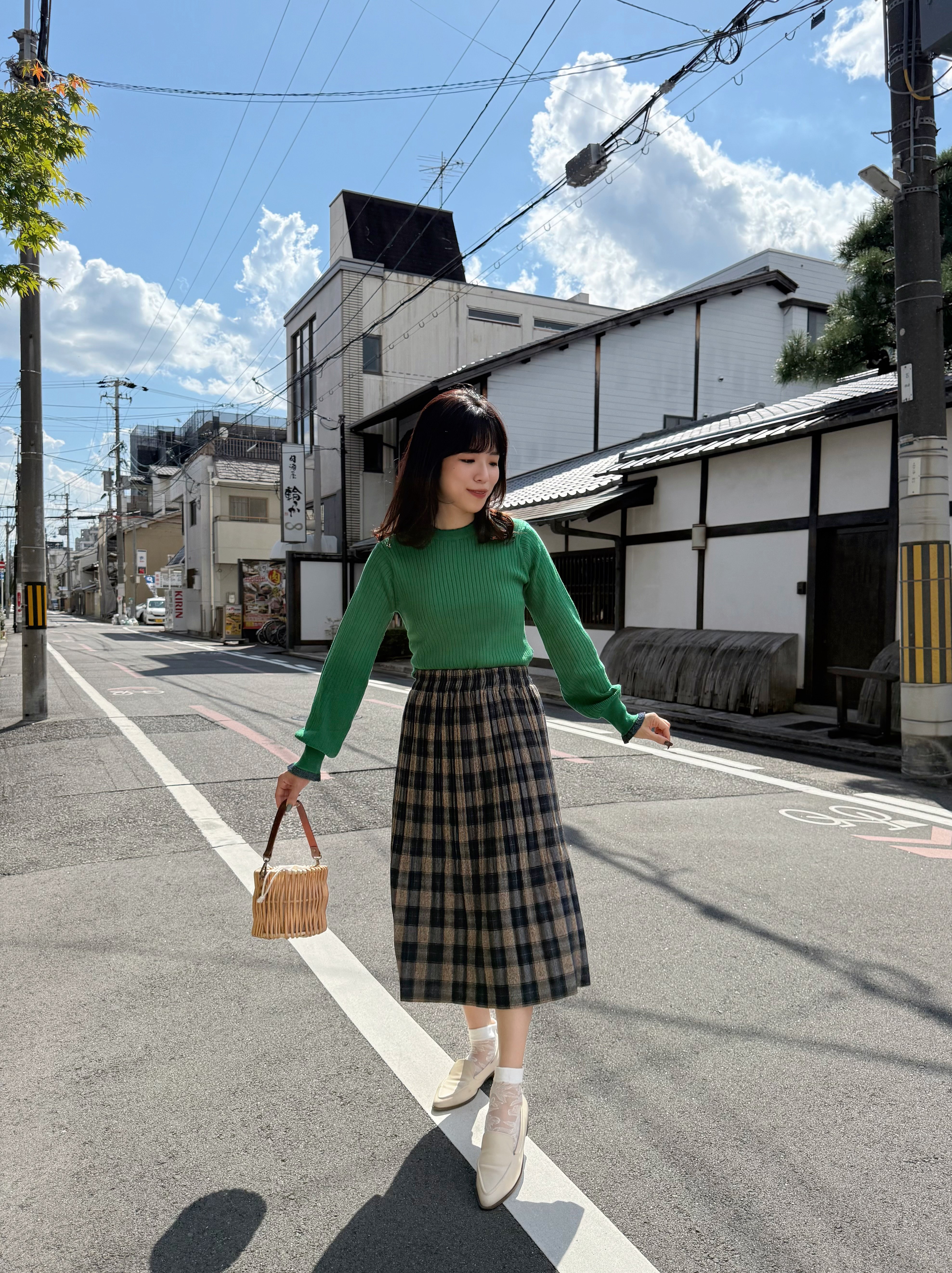 14色•領位微閃拼色泡泡袖針織上衣