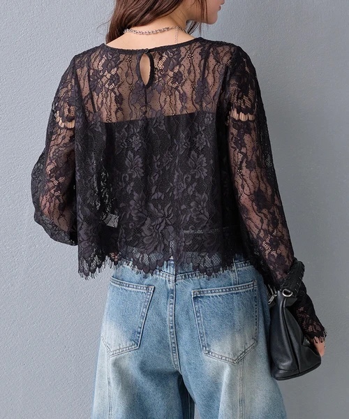 蕾絲喇叭袖上衣