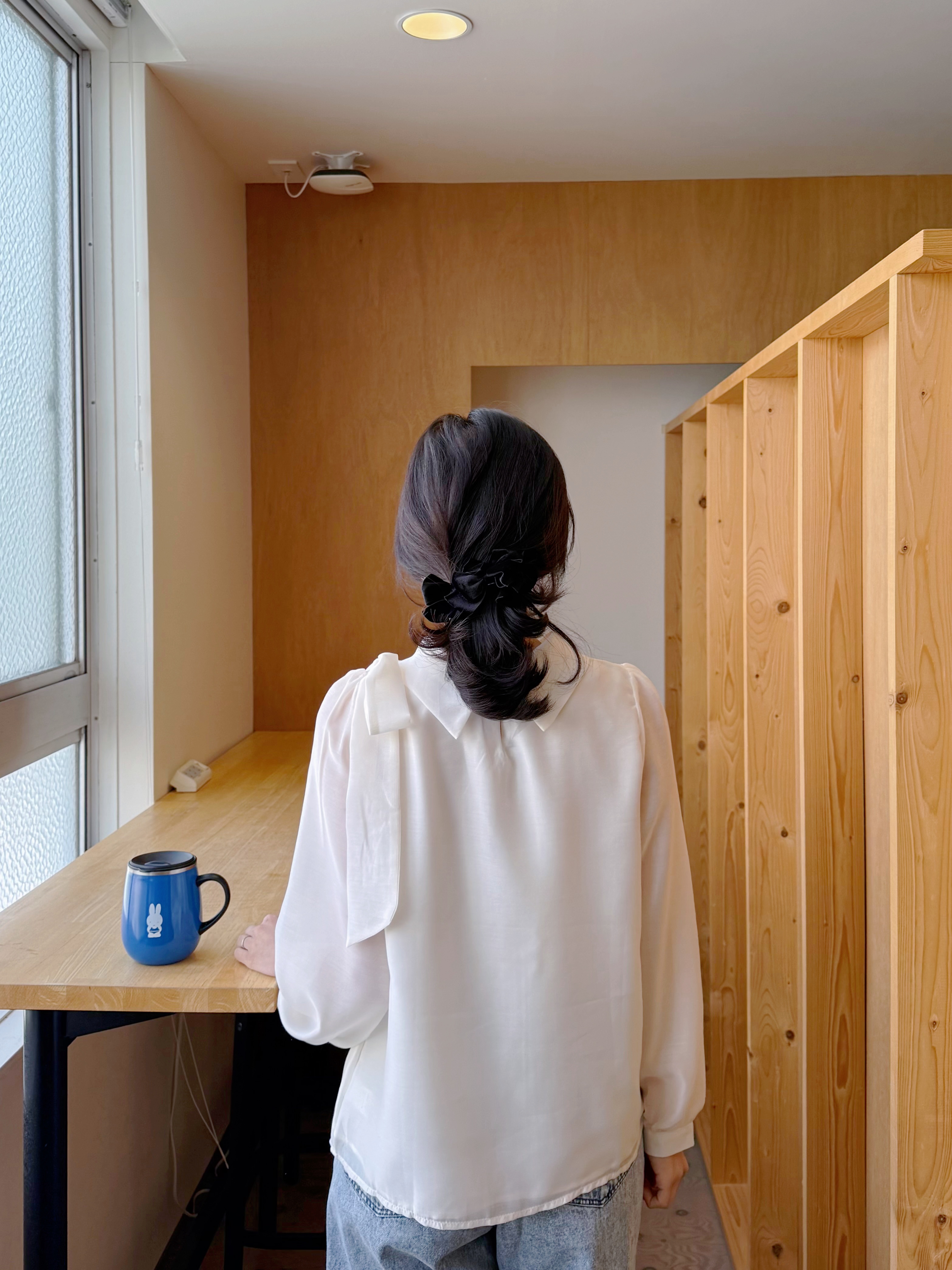 光澤面側蝴蝶結領上衣