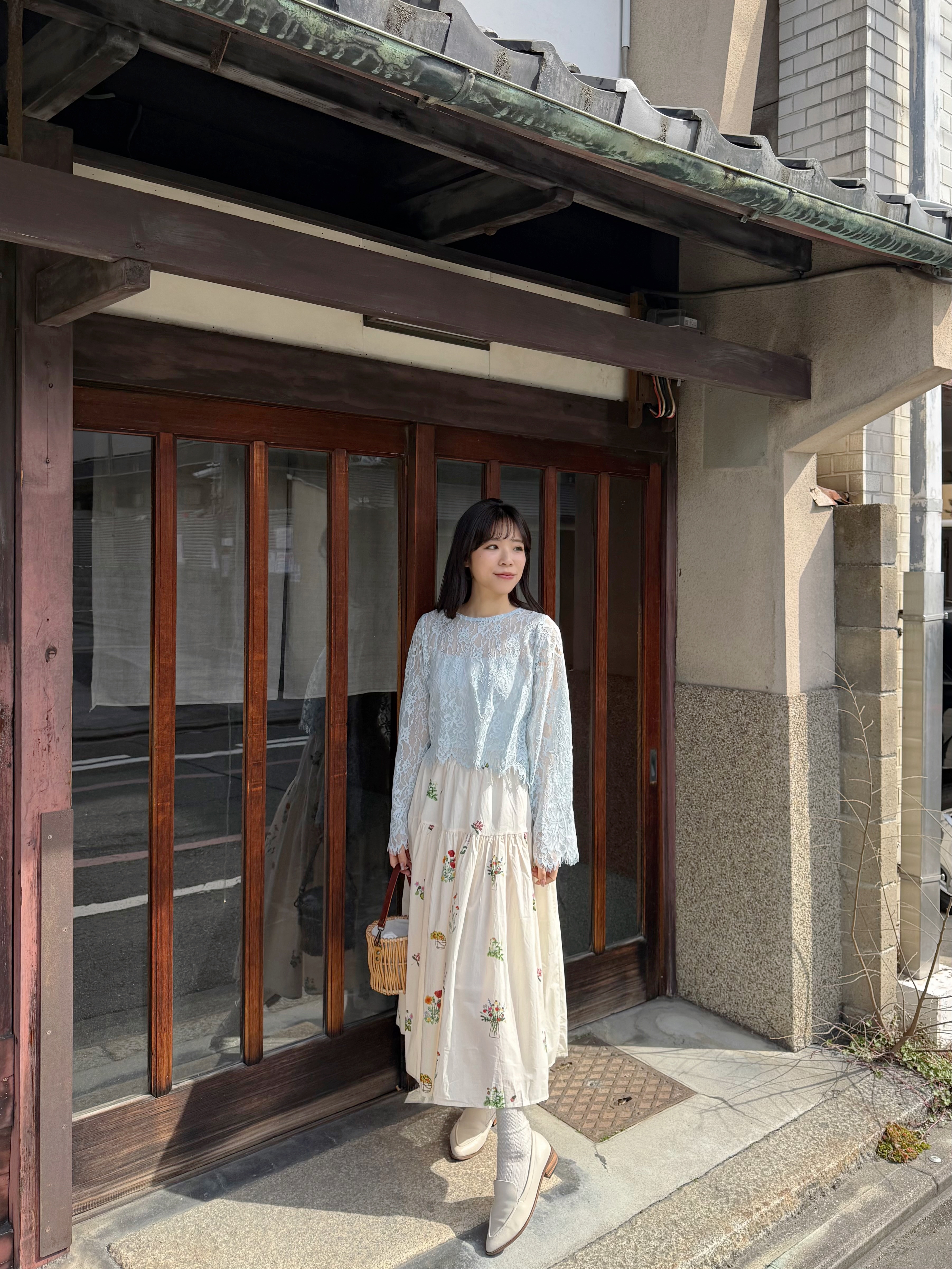 3色•蕾絲喇叭袖上衣