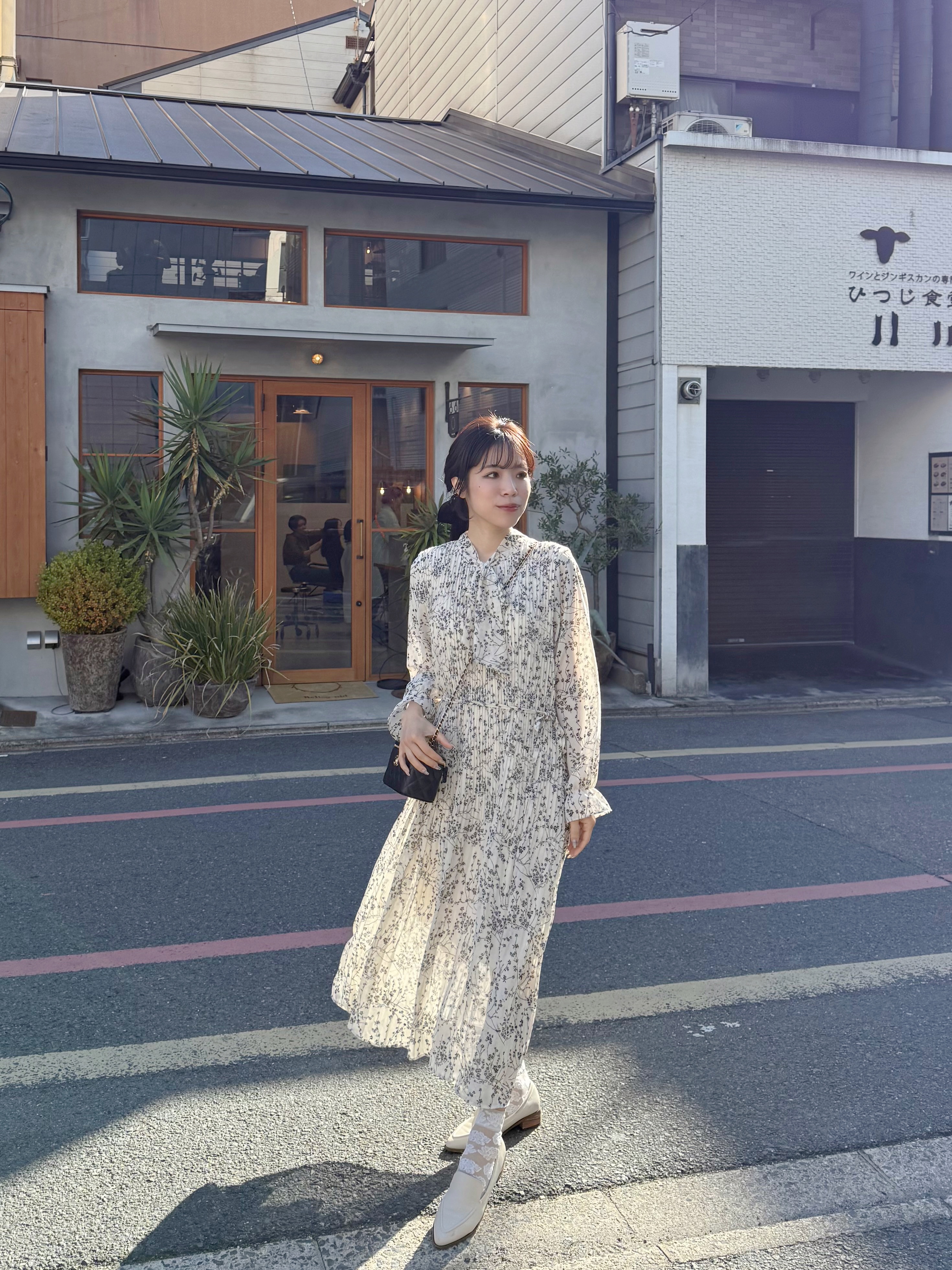 碎花百褶蝴蝶結領帶雪紡連身裙