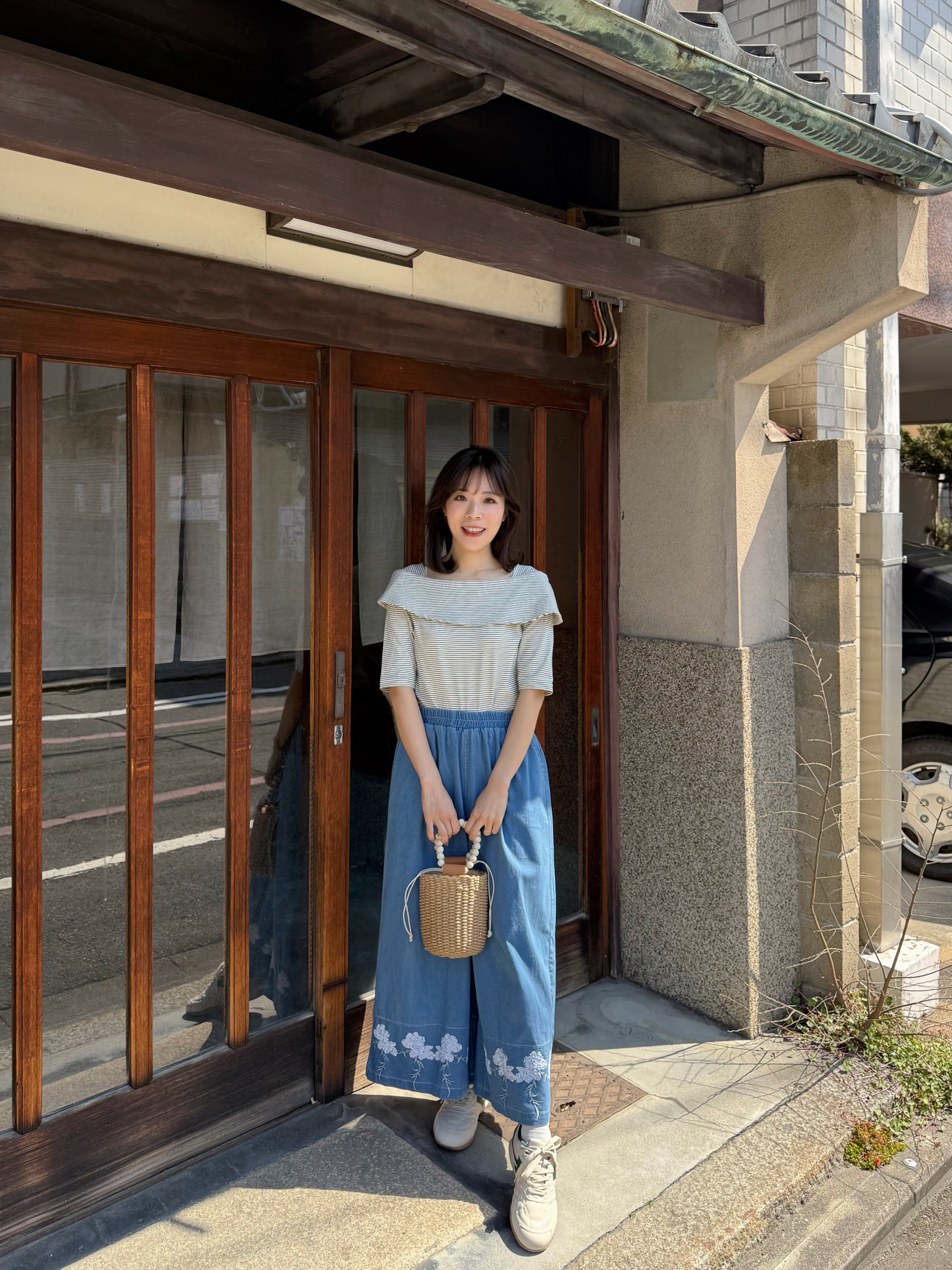 2色•刺繡珠片花薄牛仔闊腳褲