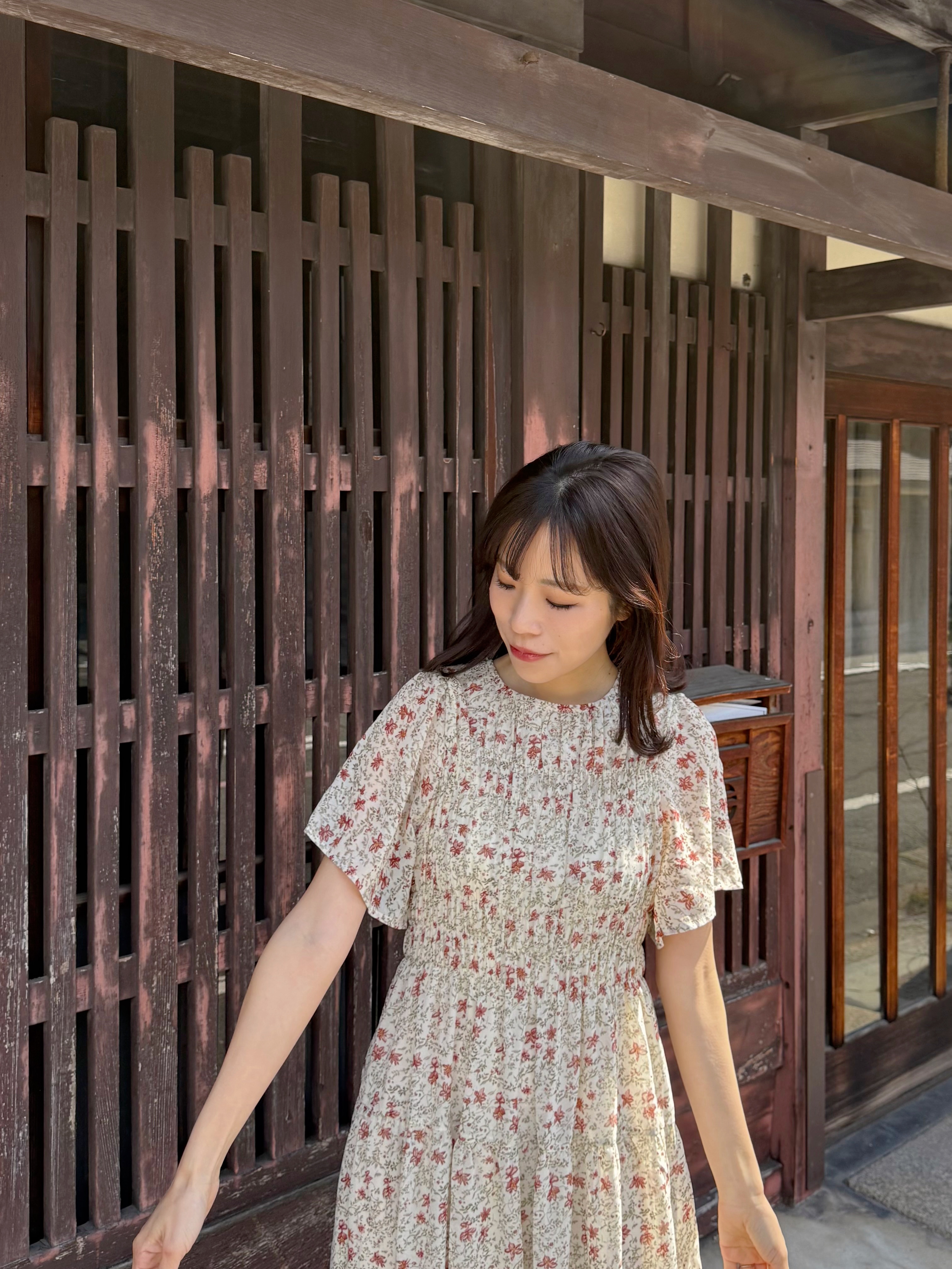 傘袖碎花摺摺雪紡連身裙