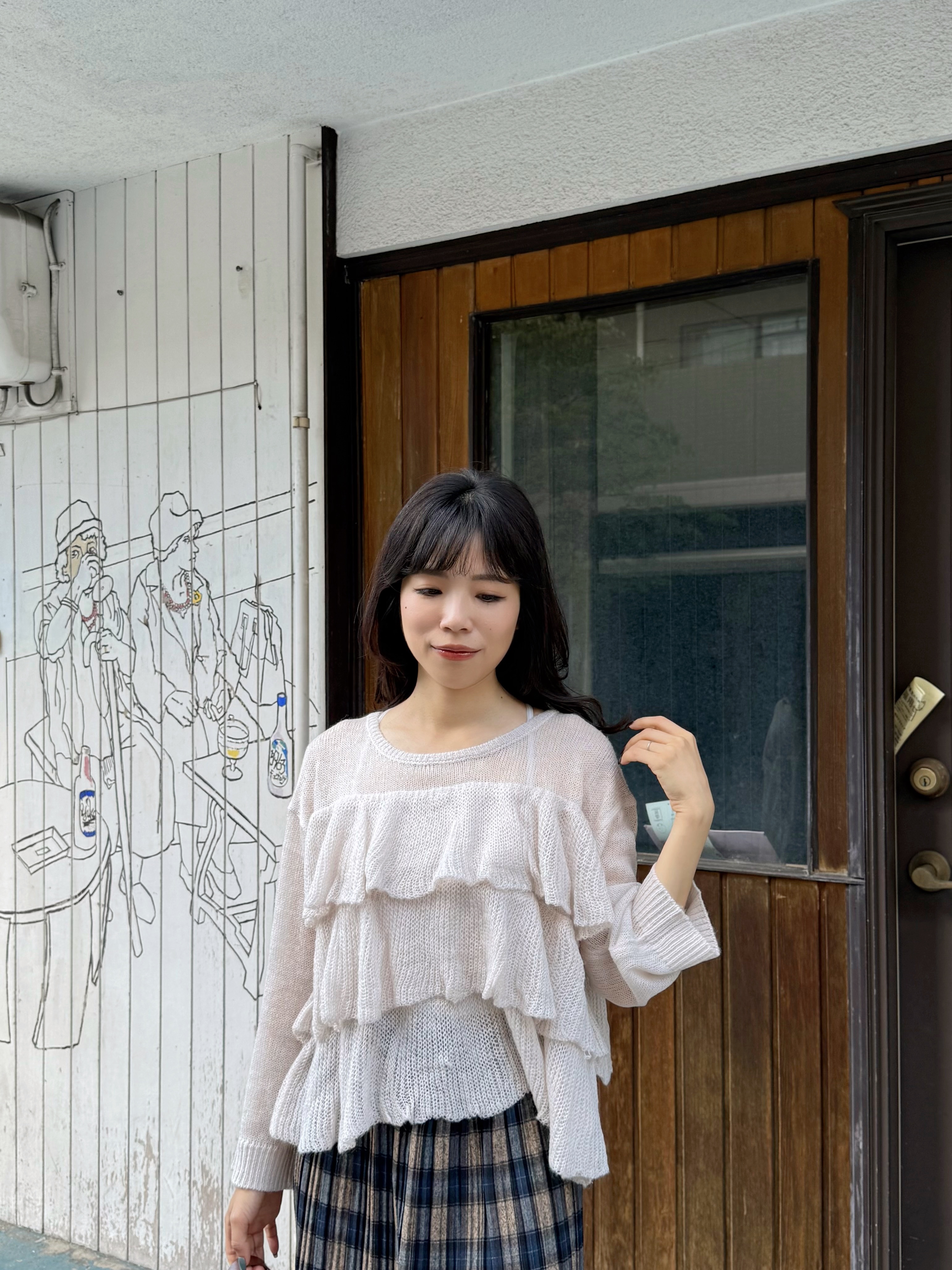 波浪層層鏤空上衣