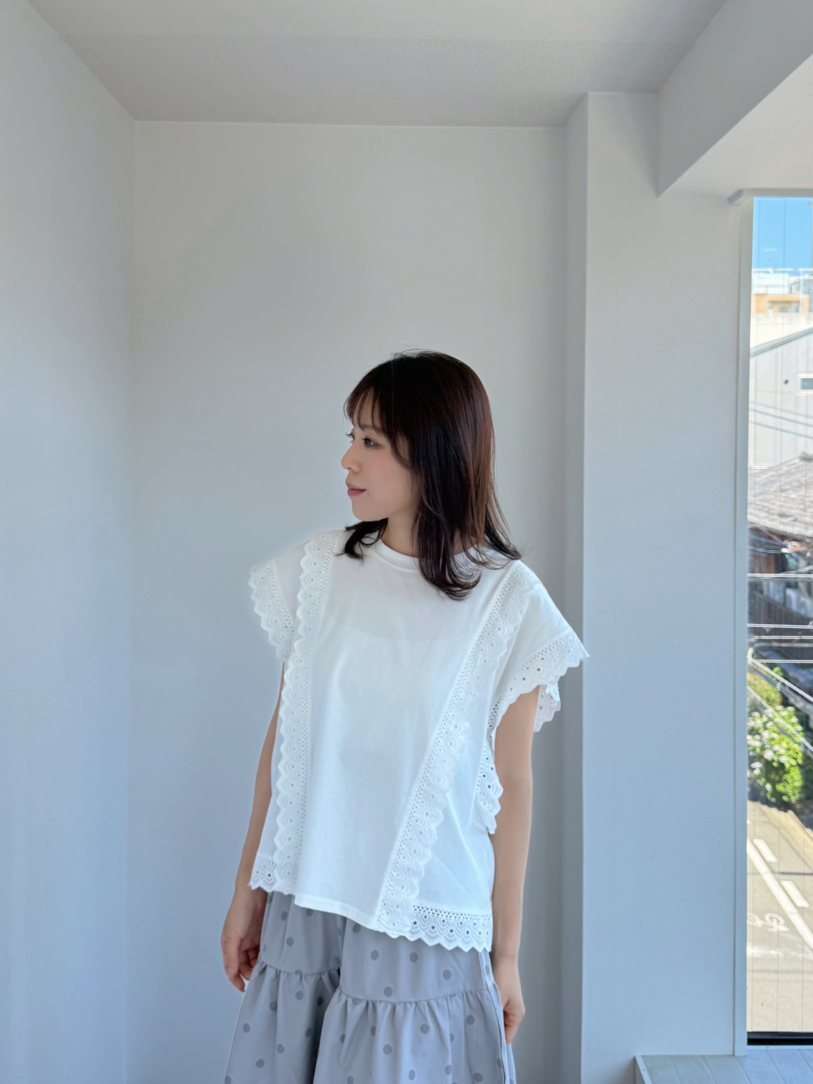 2色•蕾絲車邊斜袖Tee