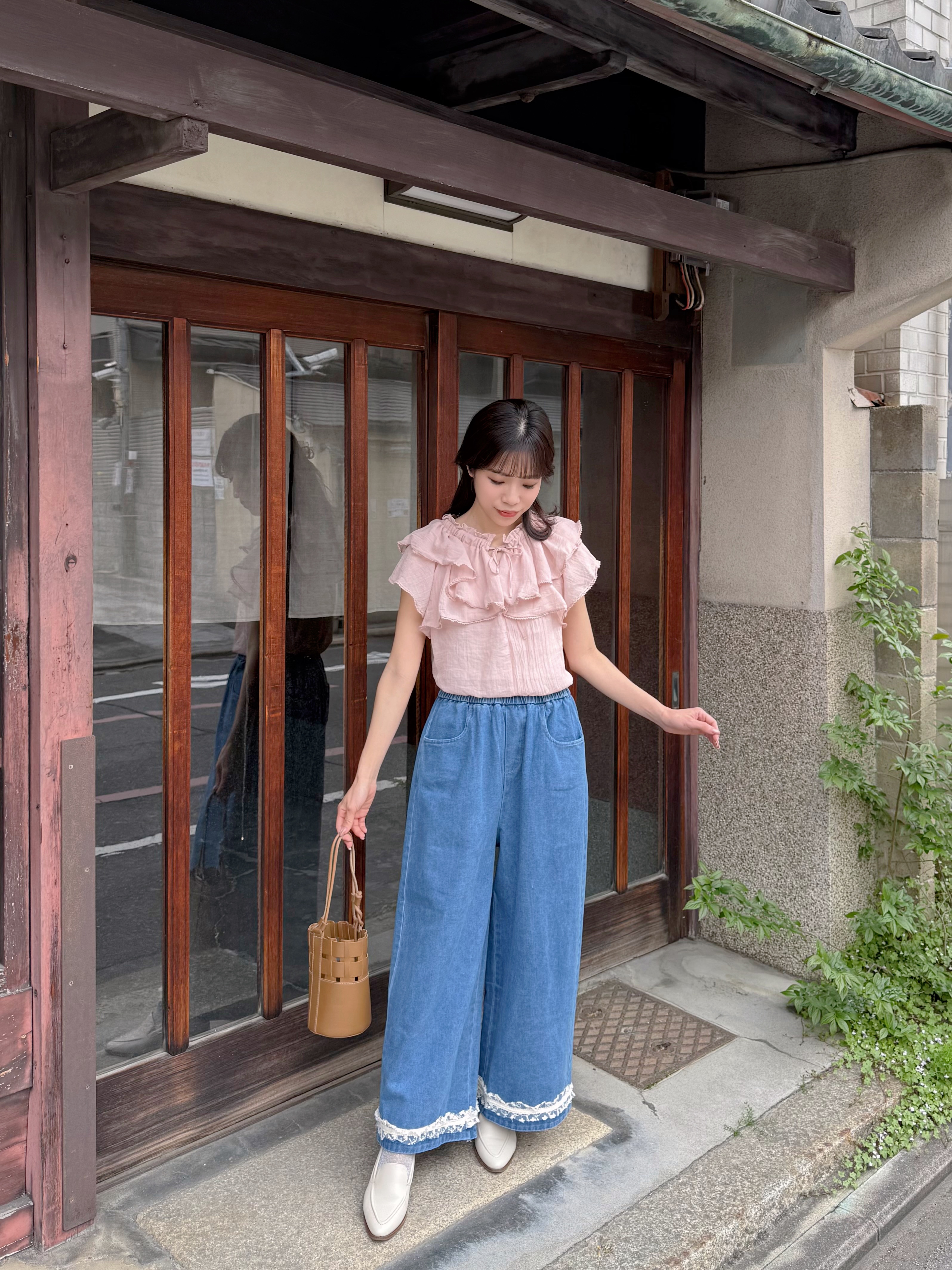 蕾絲邊闊腳牛仔褲