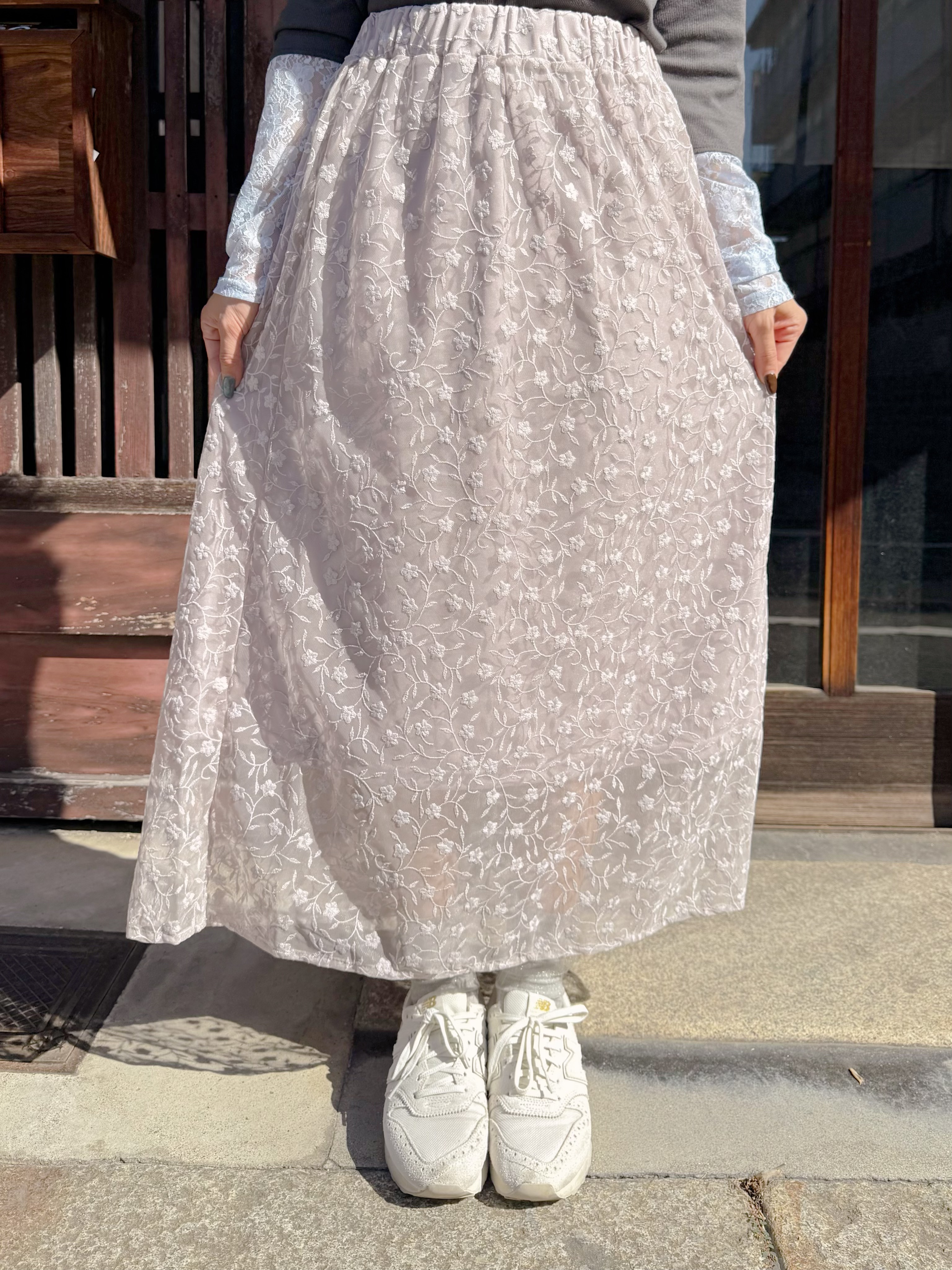 淡粉色刺繡蕾絲半身裙