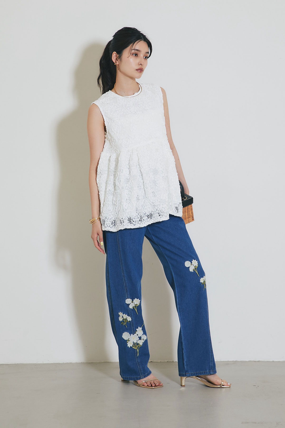 刺繡花闊腳修腳牛仔褲