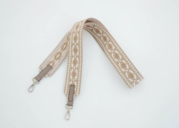 藤編刺繡斜孭帶小袋