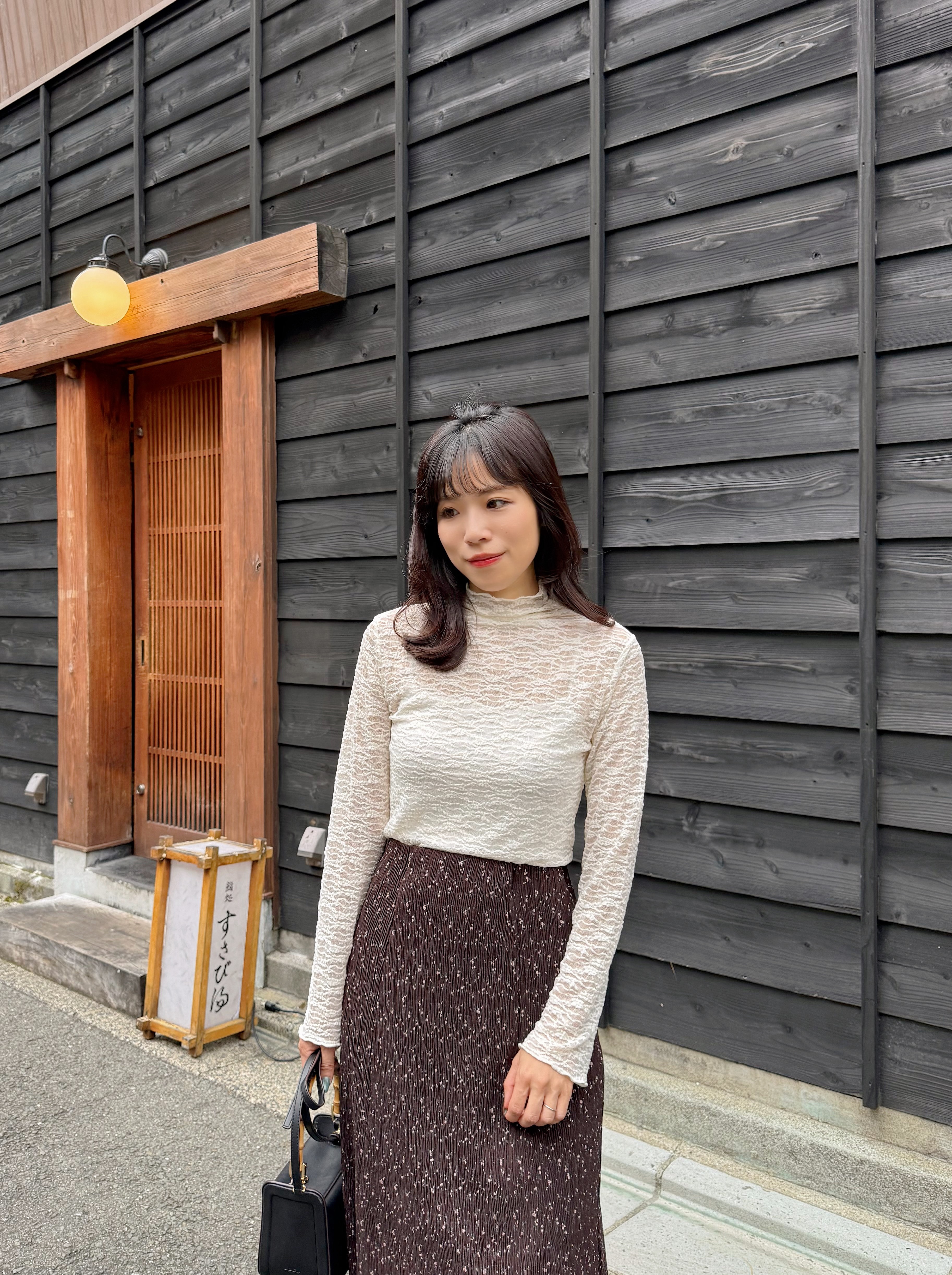 木耳邊小企領半透蕾絲上衣