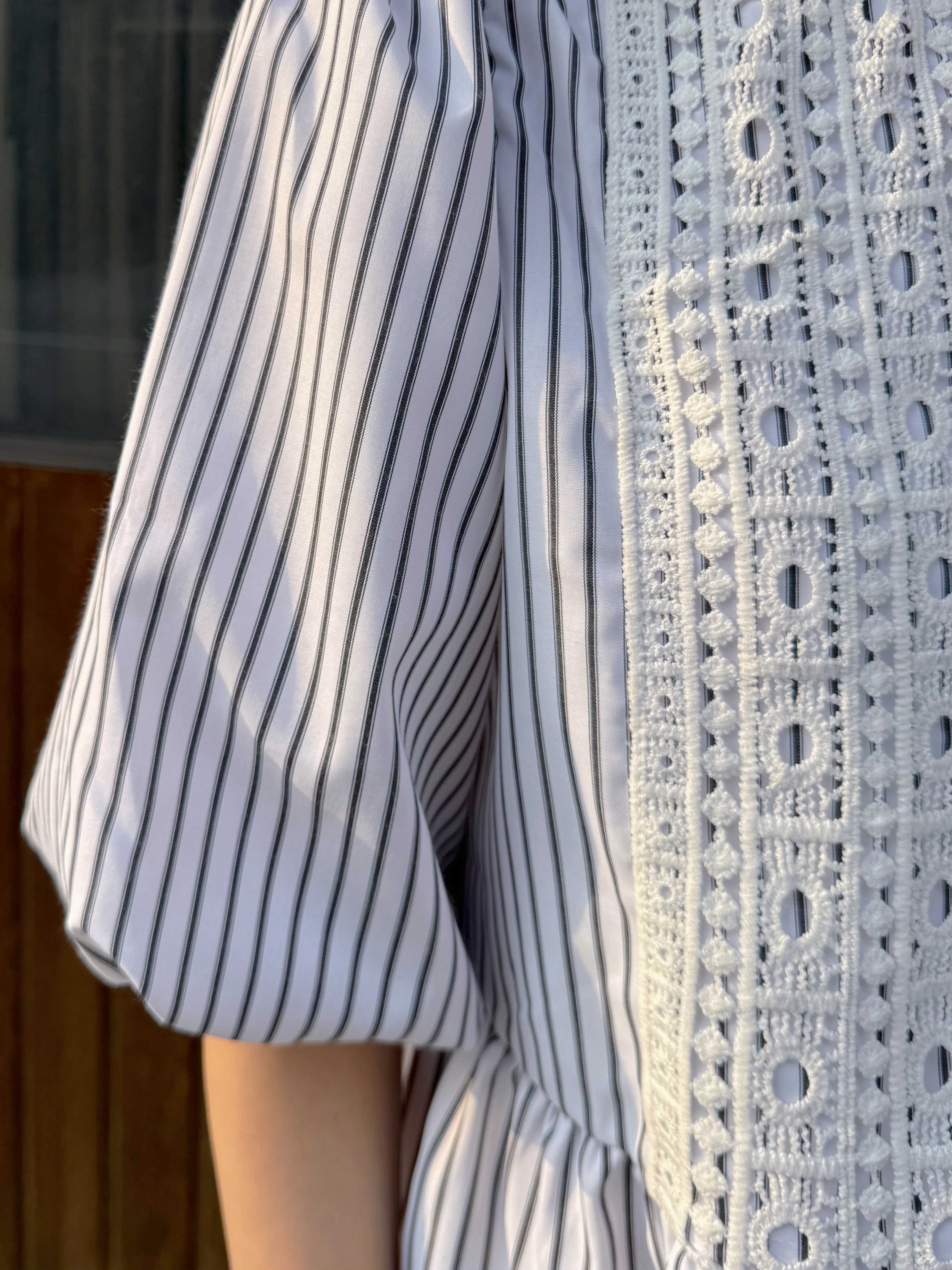 刺繡直條紋泡泡袖雪紡連身裙