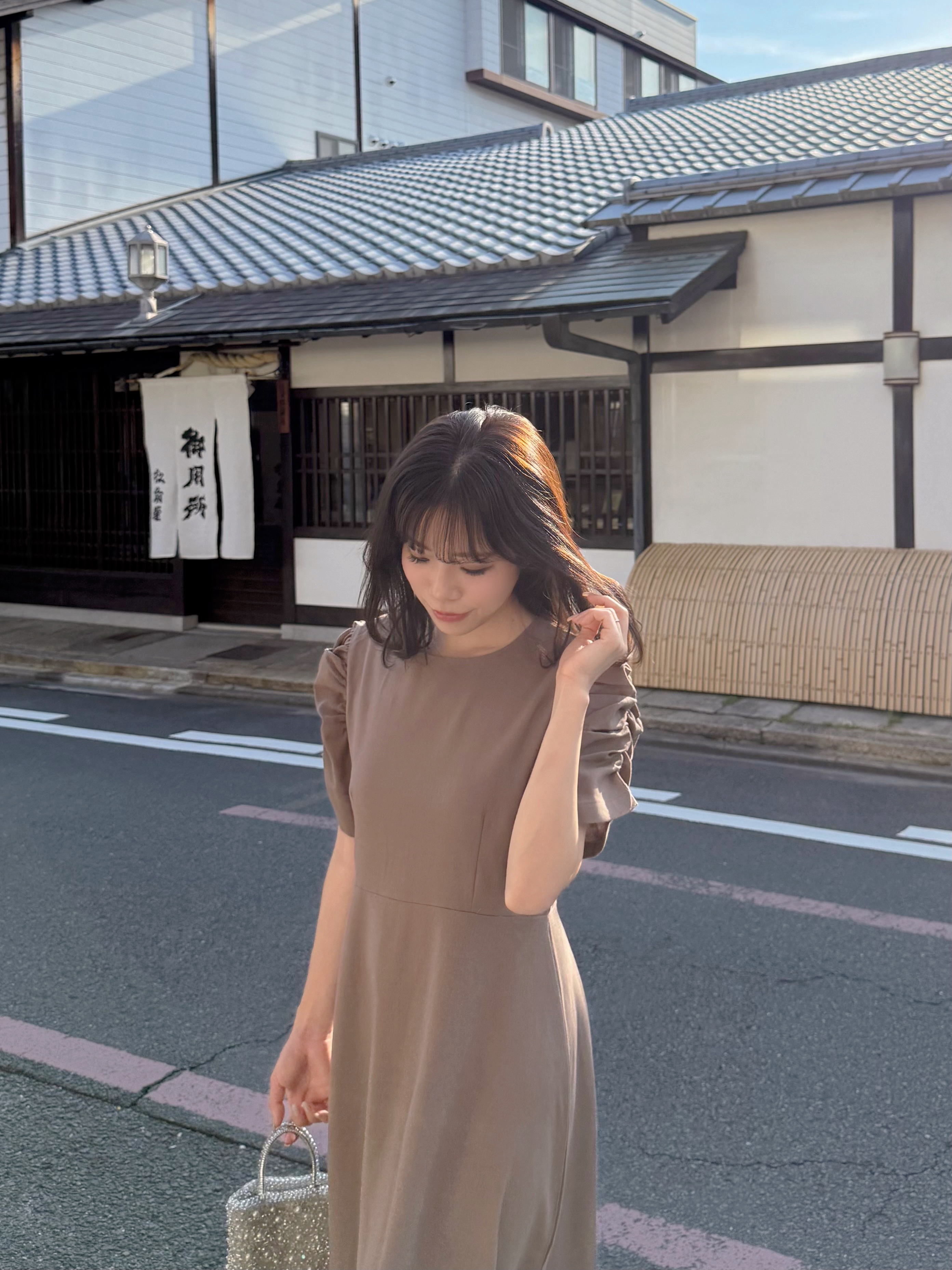2色•淨色簡約公主袖修腰連身裙