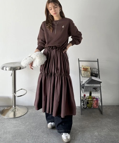 胸前刺繡拼接連身裙