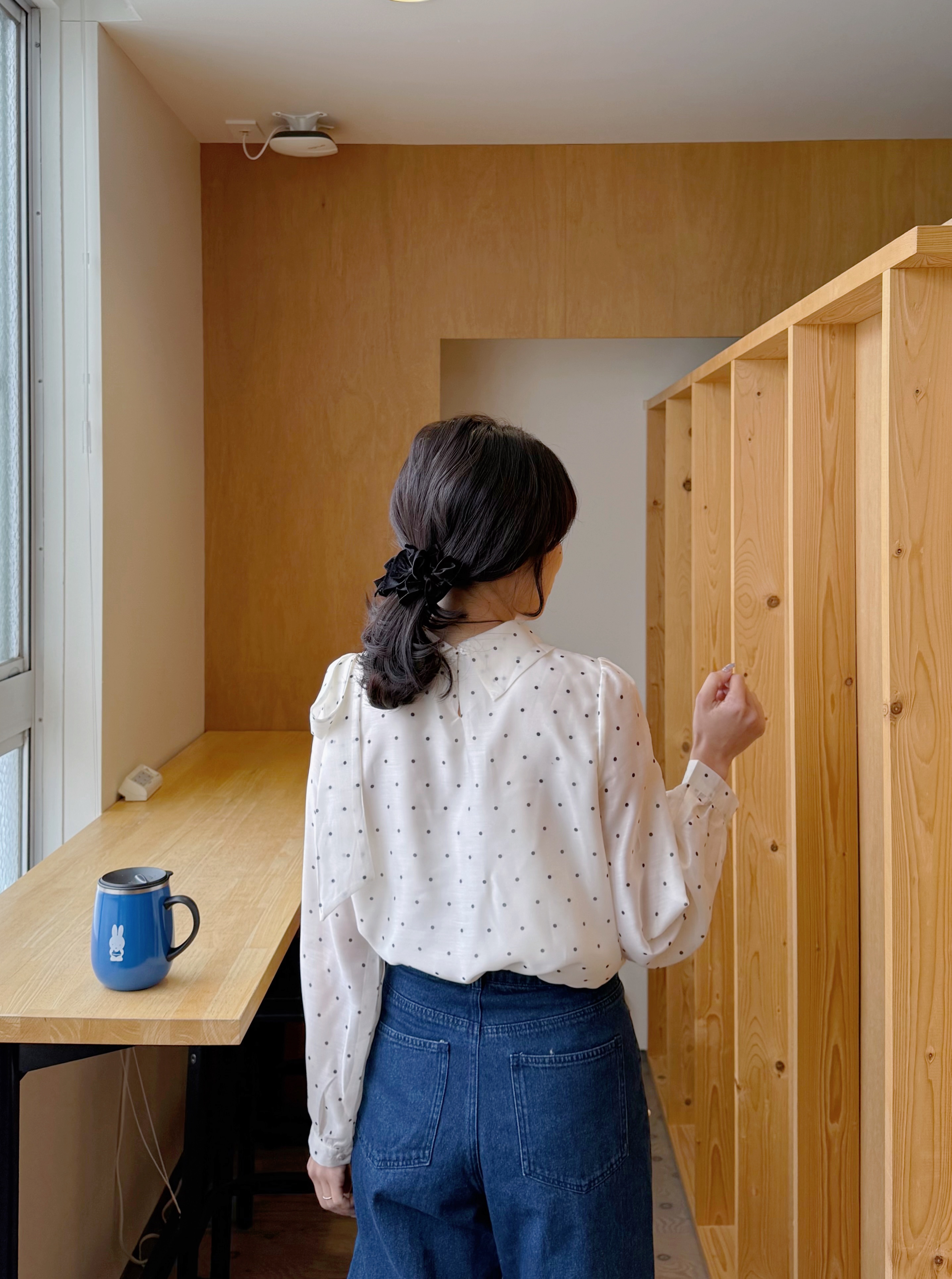 光澤面側蝴蝶結領上衣