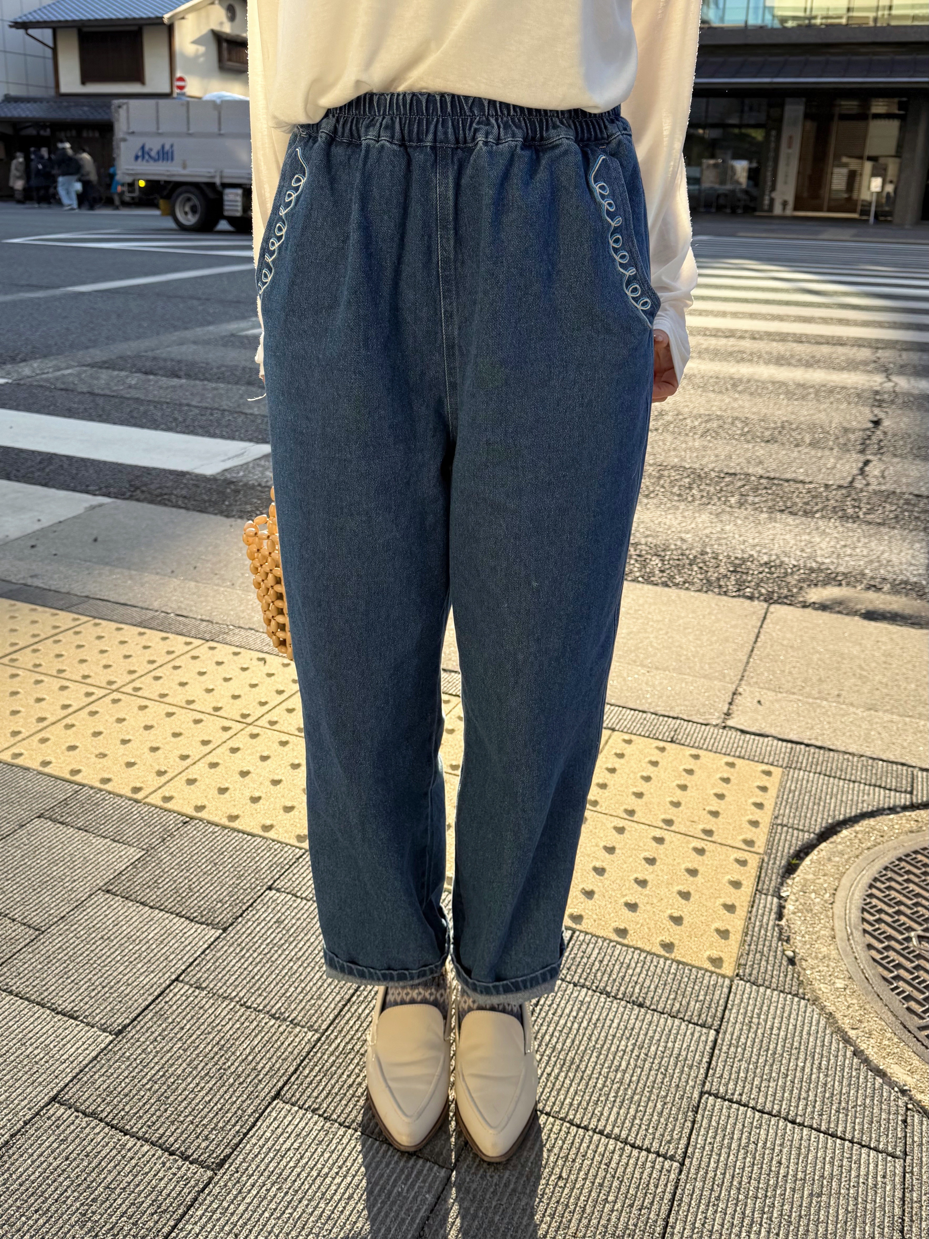 刺繡袋口牛仔褲