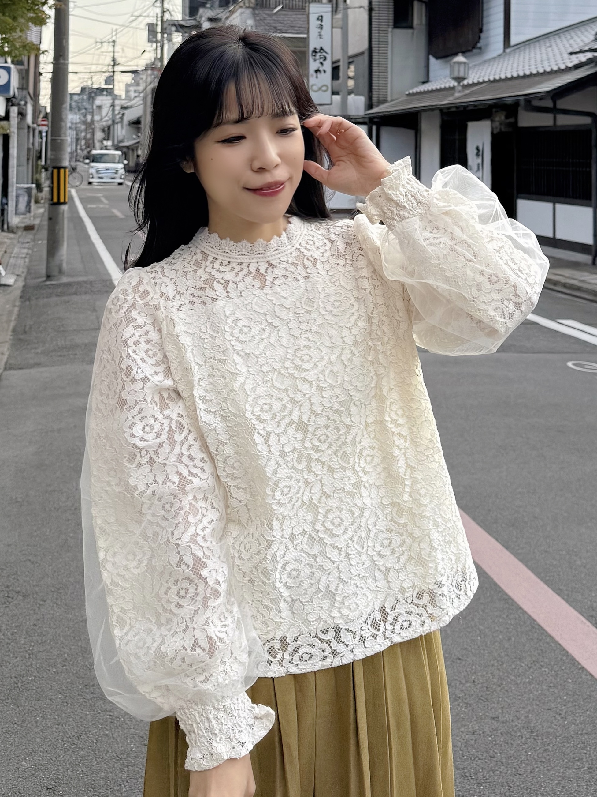 紗紗泡泡袖蕾絲上衣