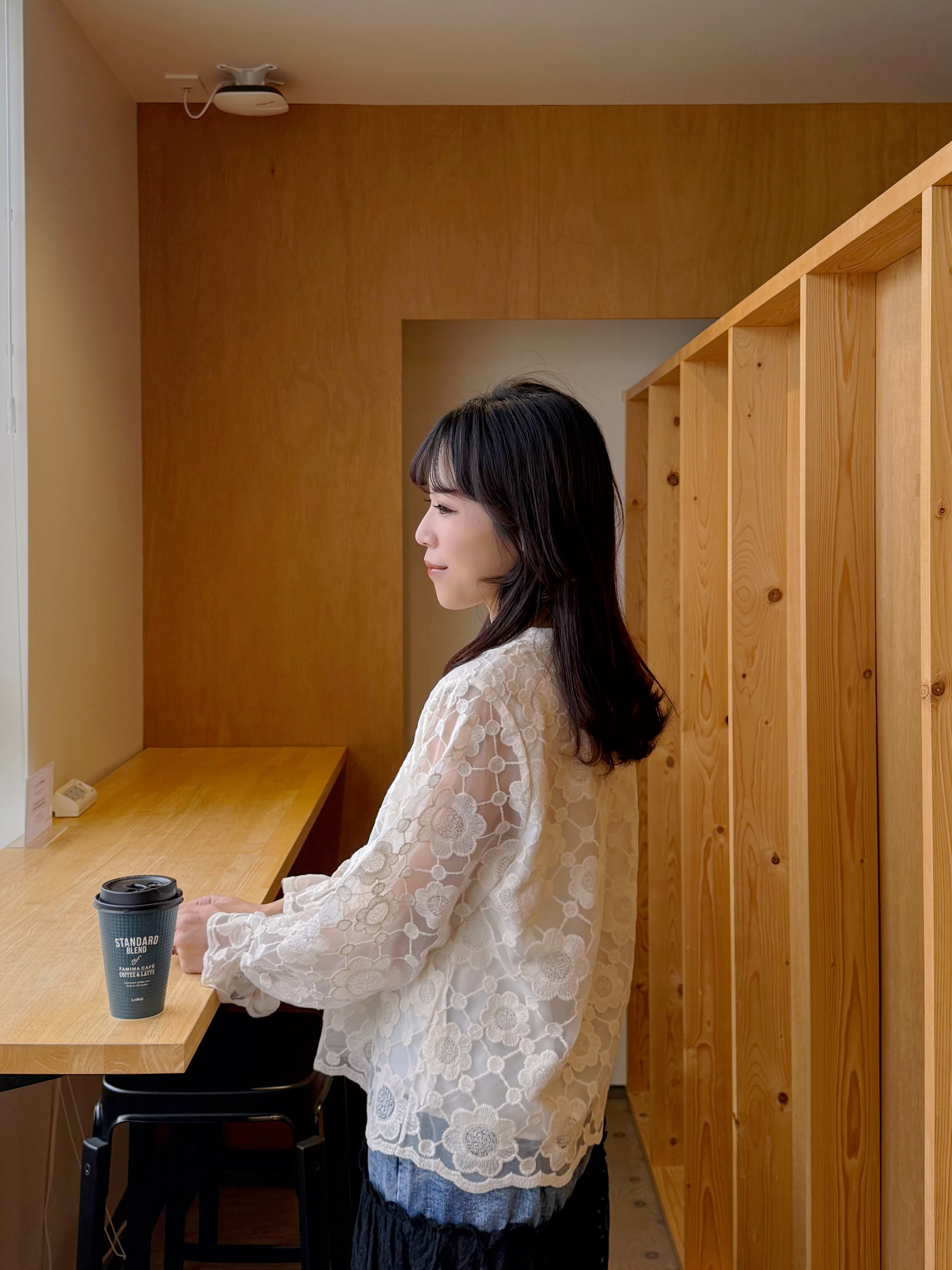 珍珠領波浪蕾絲刺繡上衣