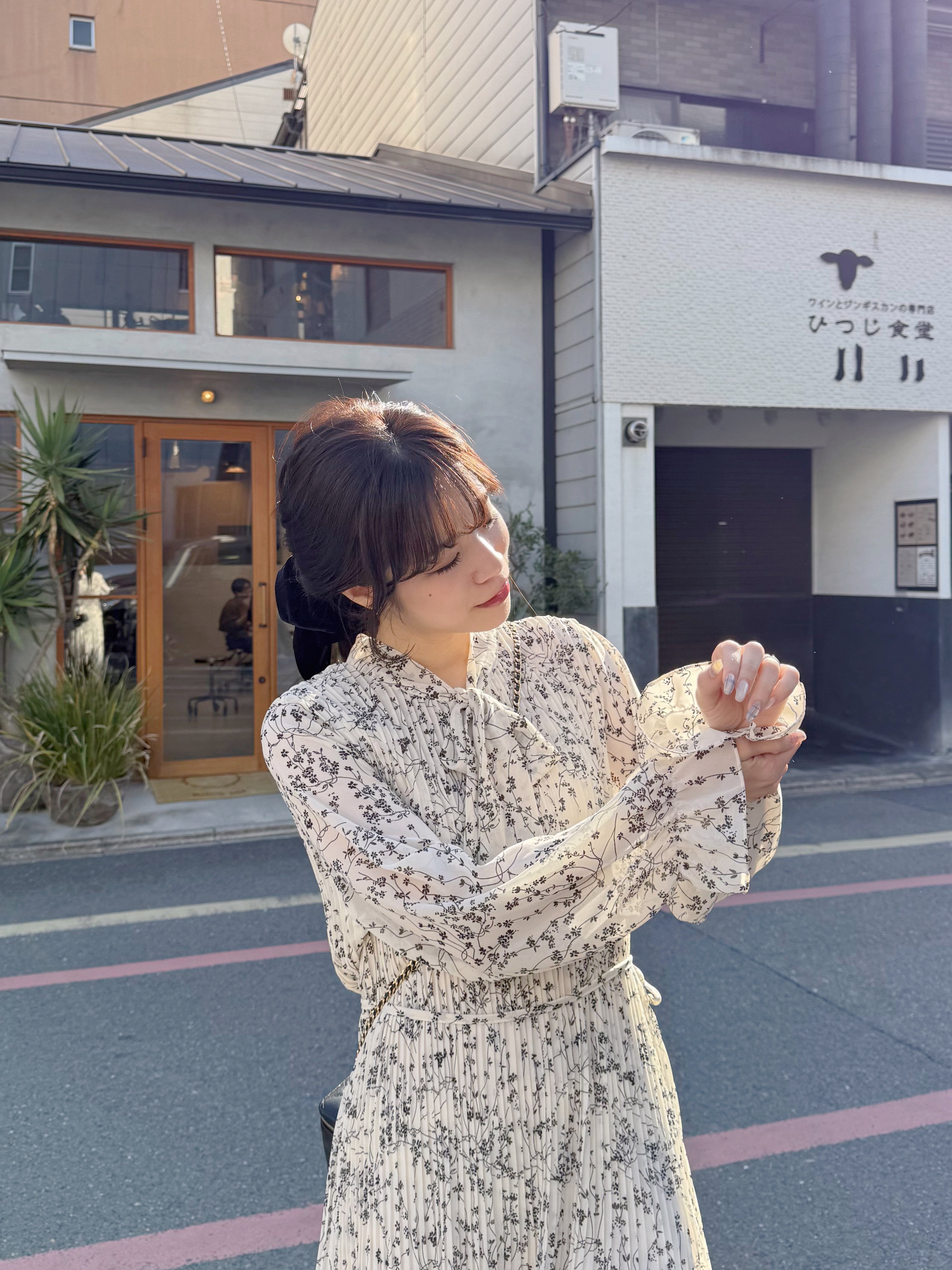 碎花百褶蝴蝶結領帶雪紡連身裙