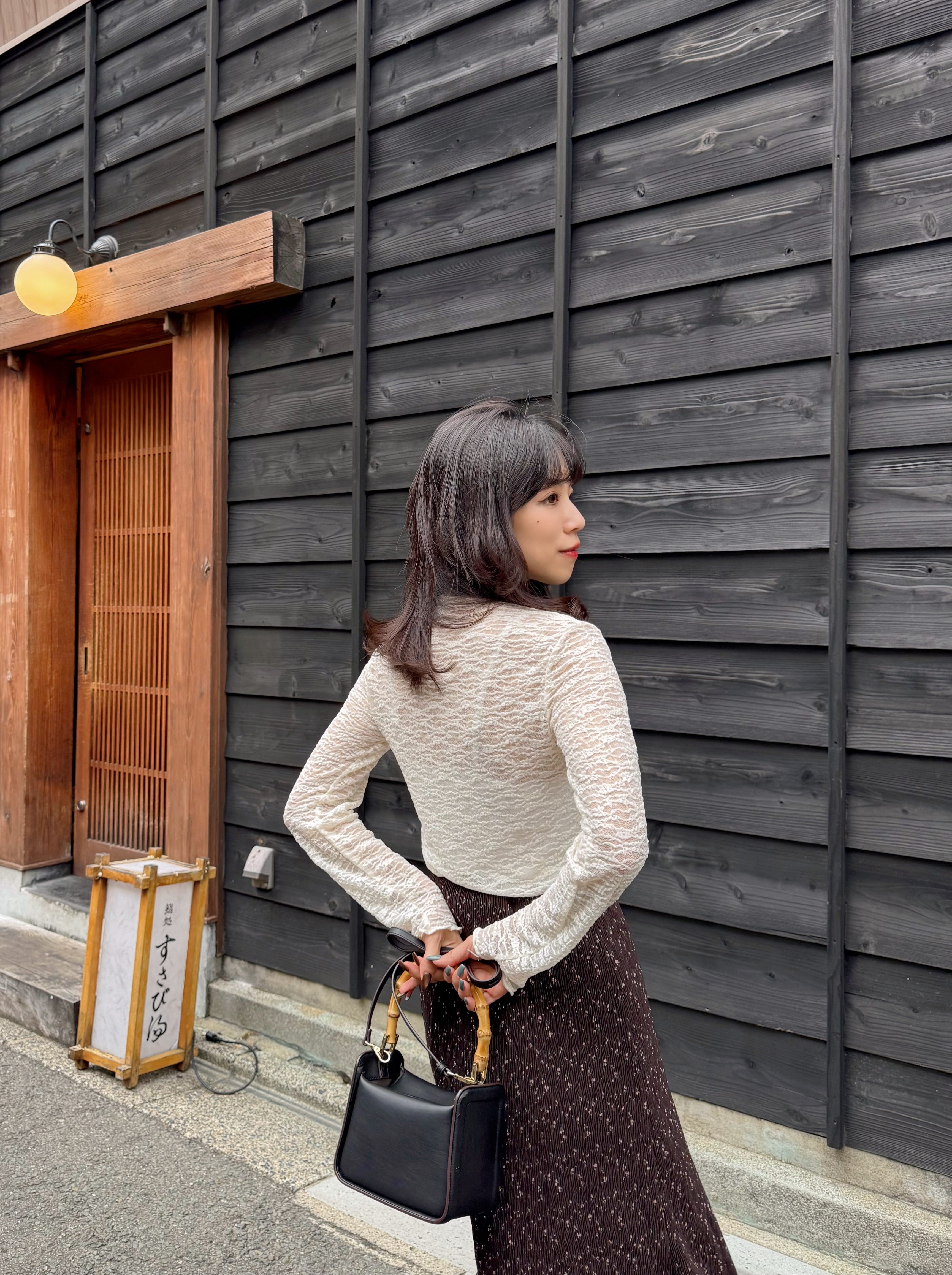 木耳邊小企領半透蕾絲上衣