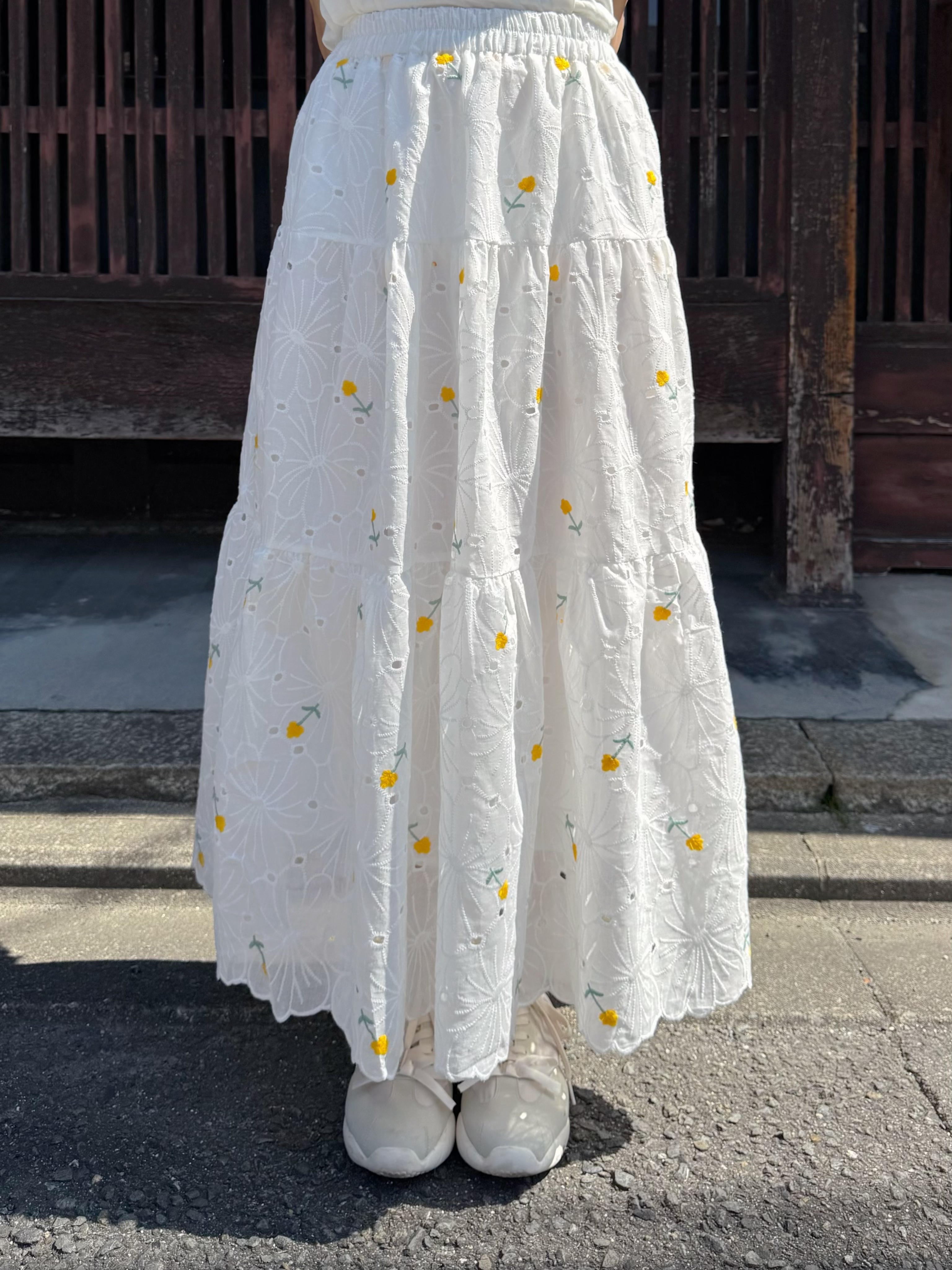 2色•刺繡小花鏤空長款半身裙