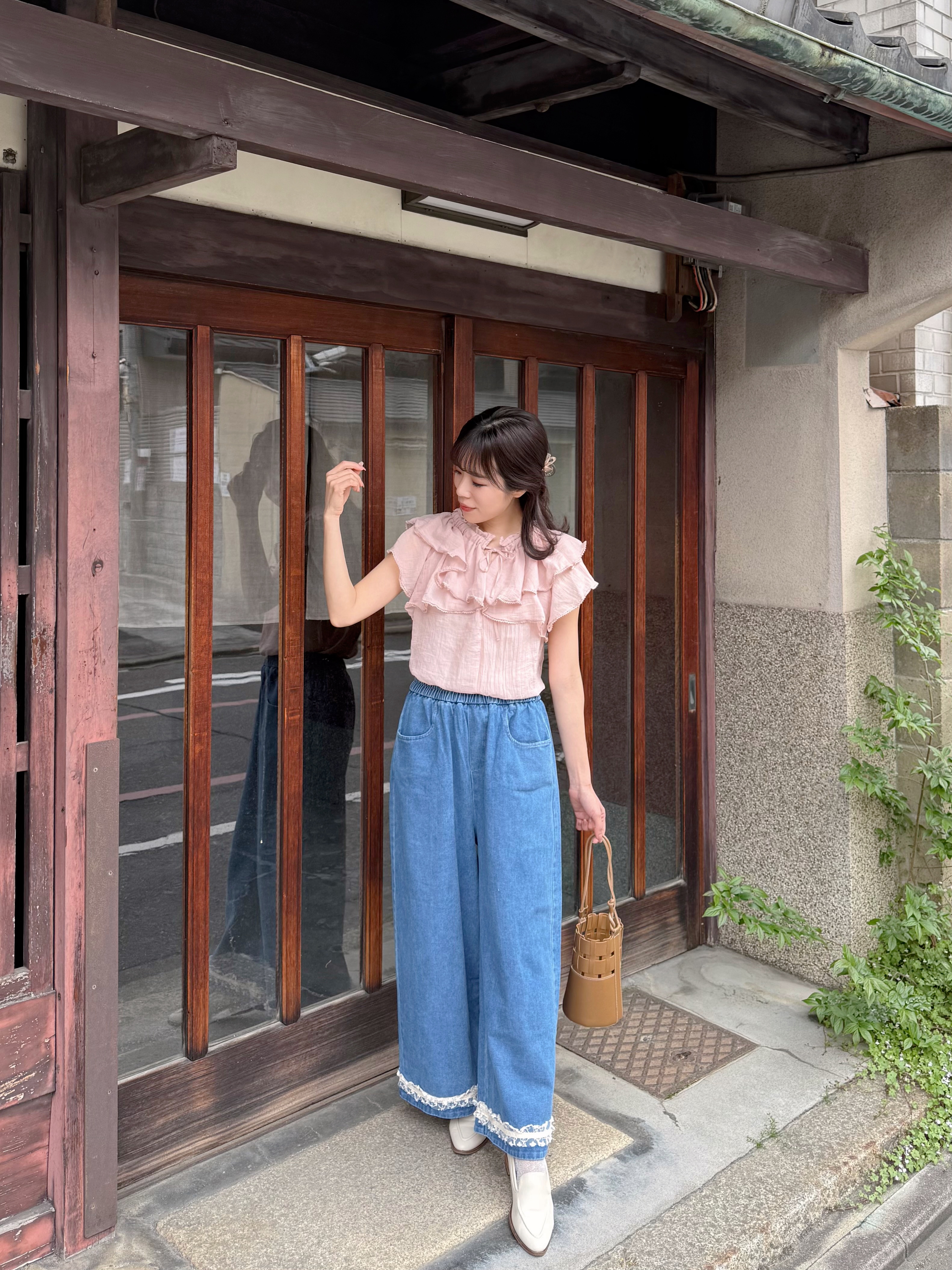 蕾絲邊闊腳牛仔褲