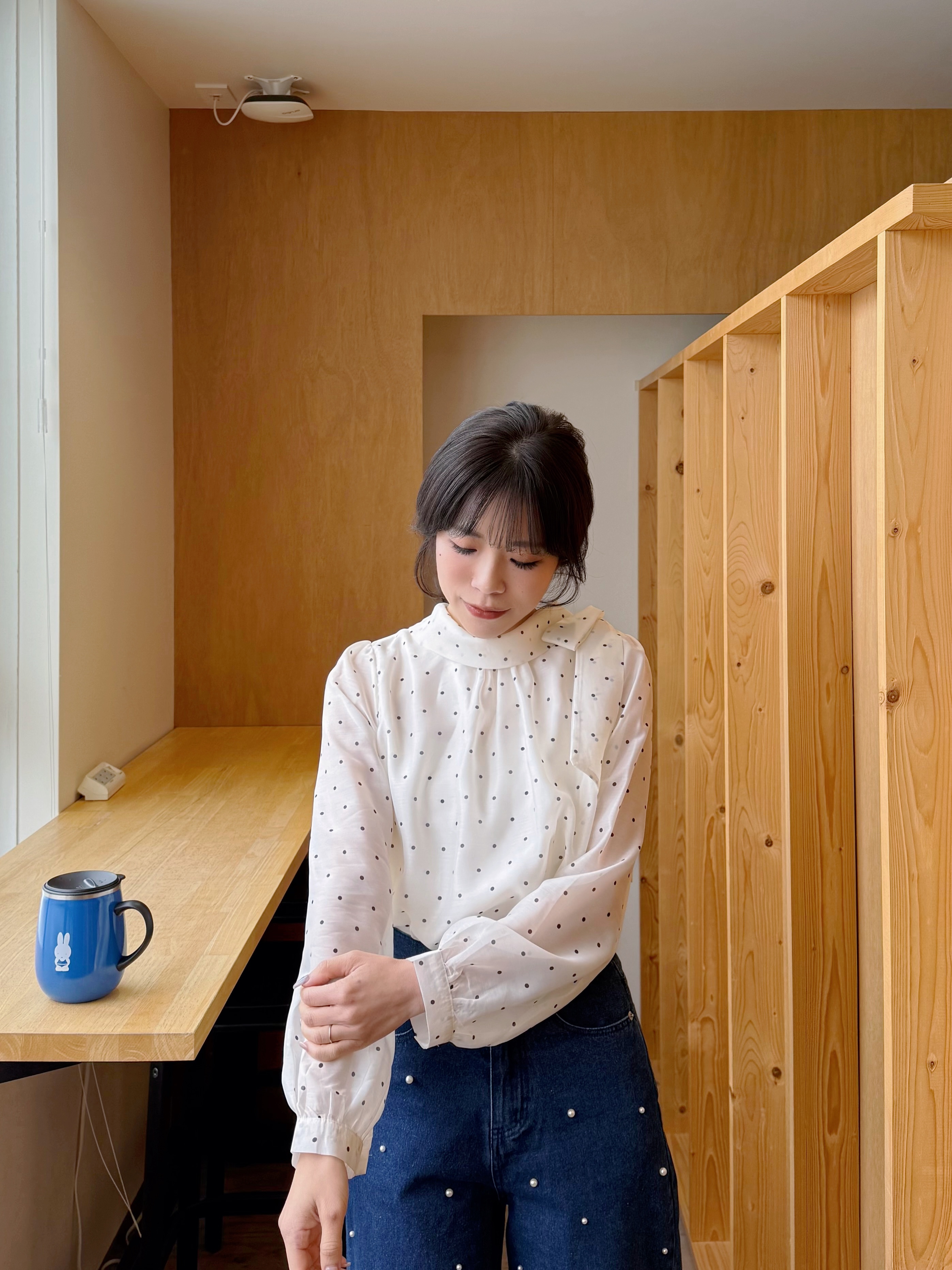 光澤面側蝴蝶結領上衣