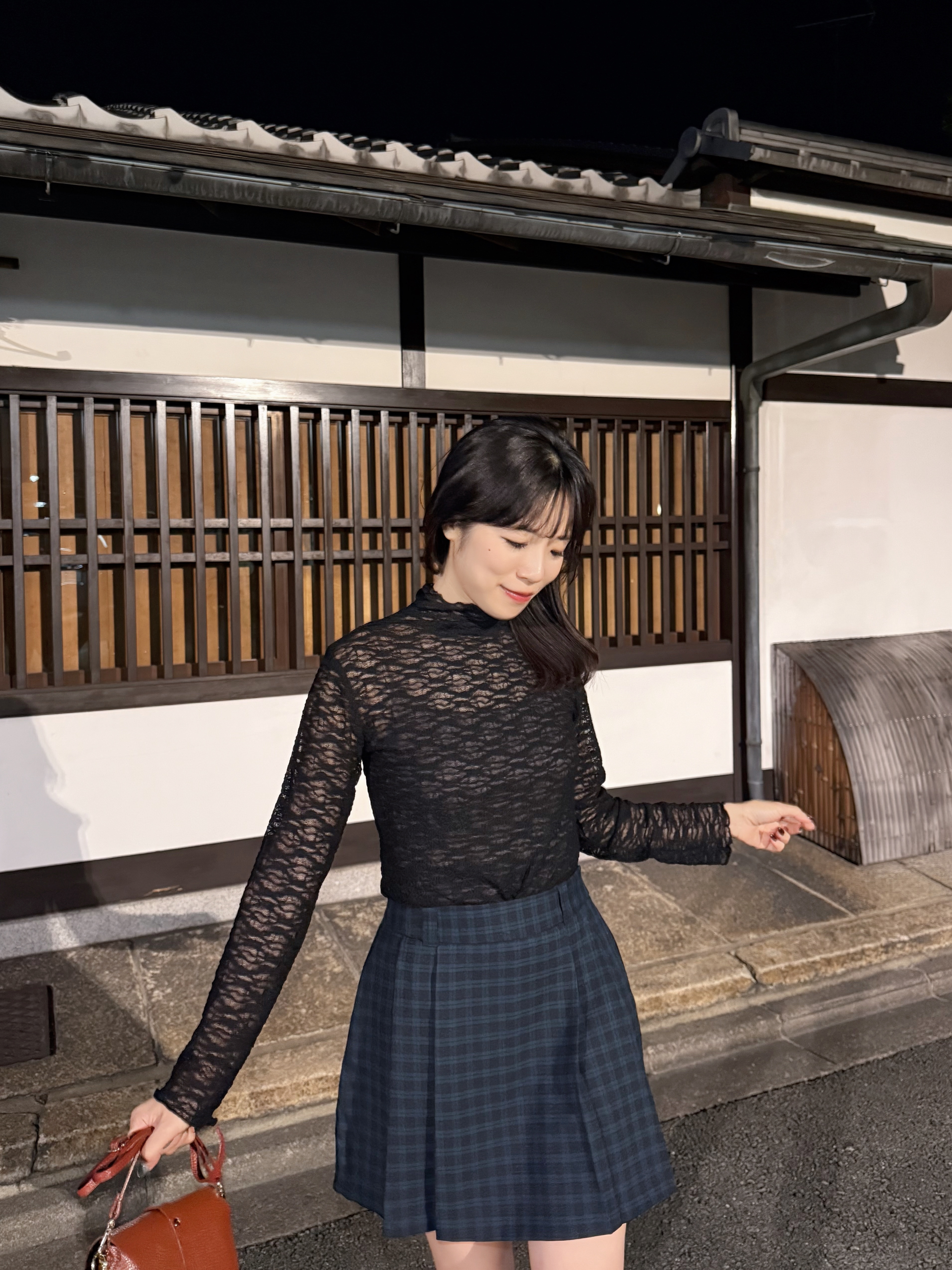 木耳邊小企領半透蕾絲上衣