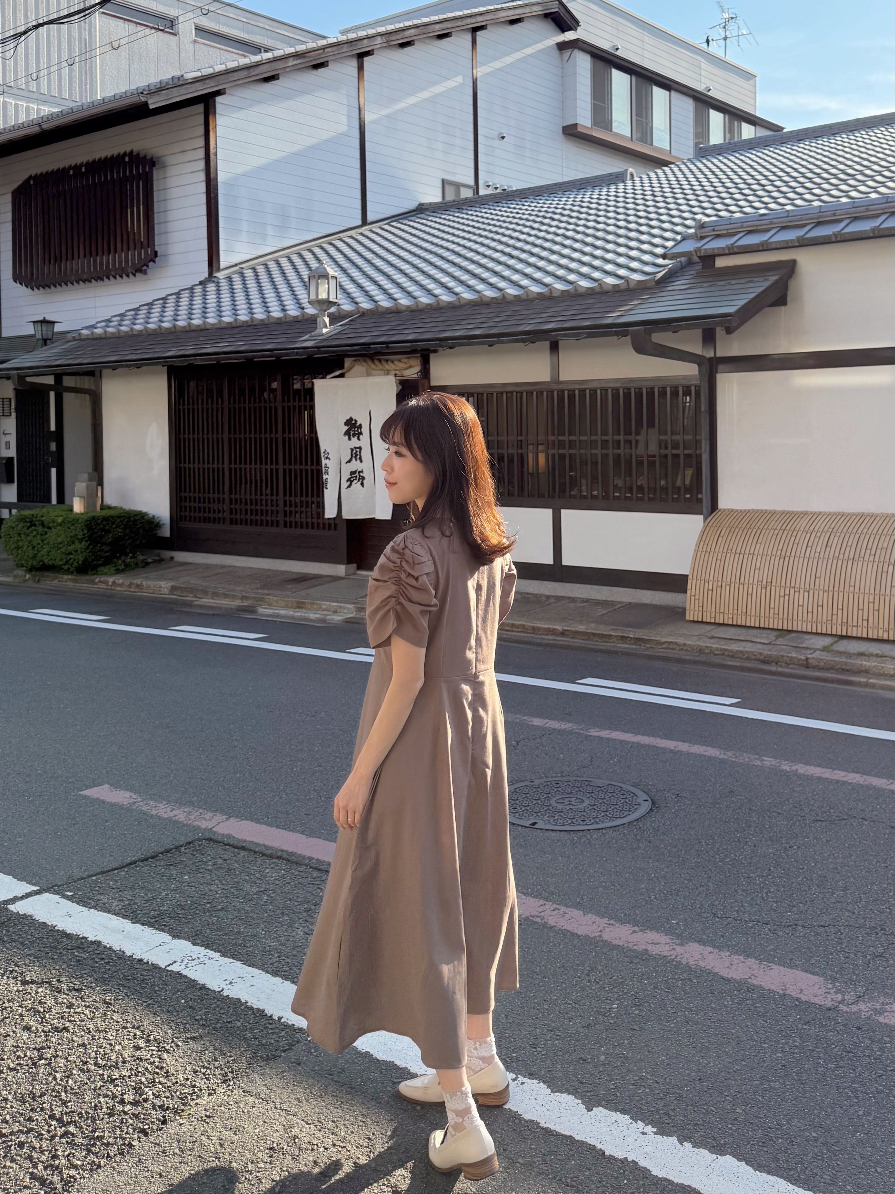 2色•淨色簡約公主袖修腰連身裙