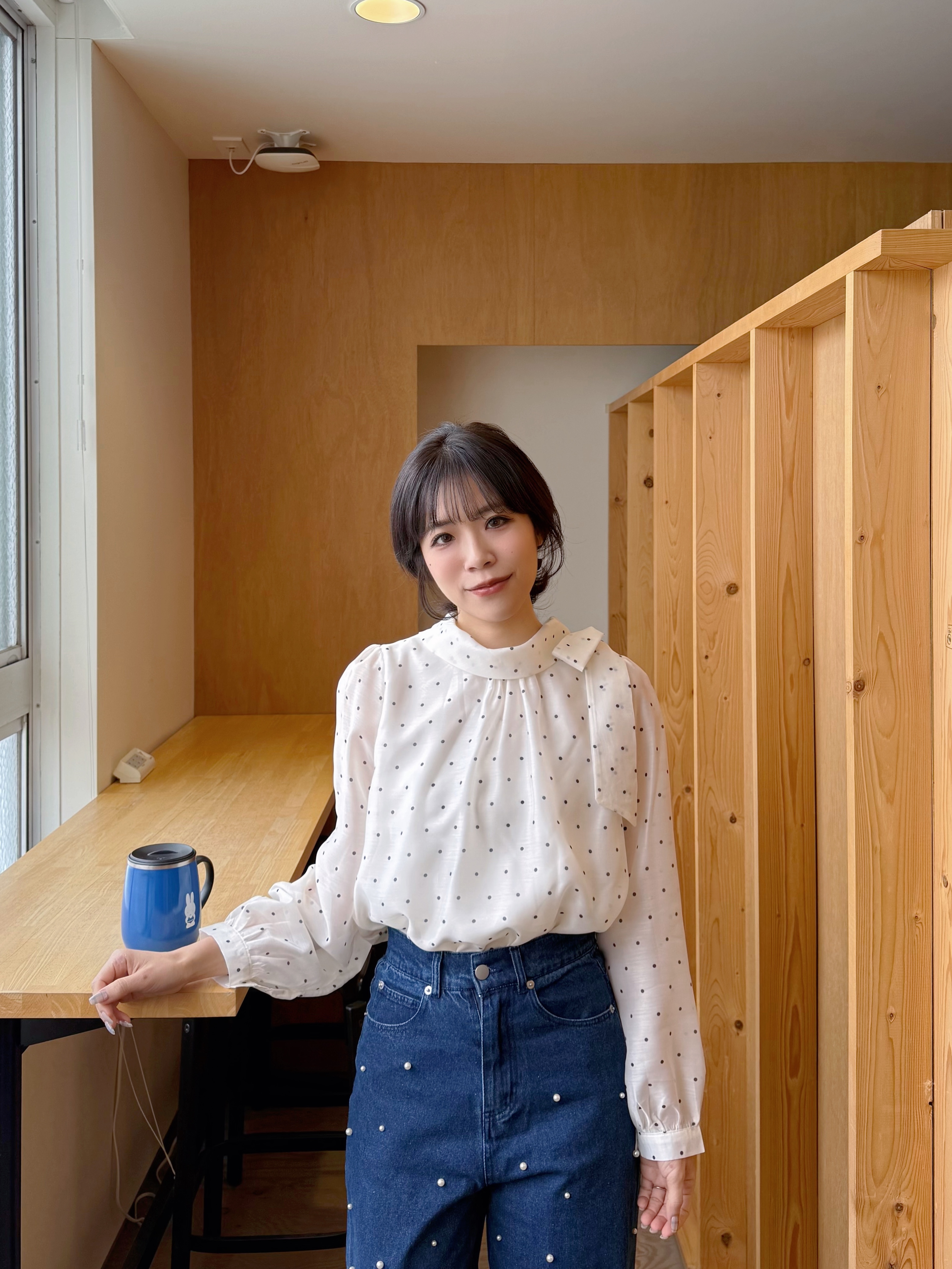 光澤面側蝴蝶結領上衣