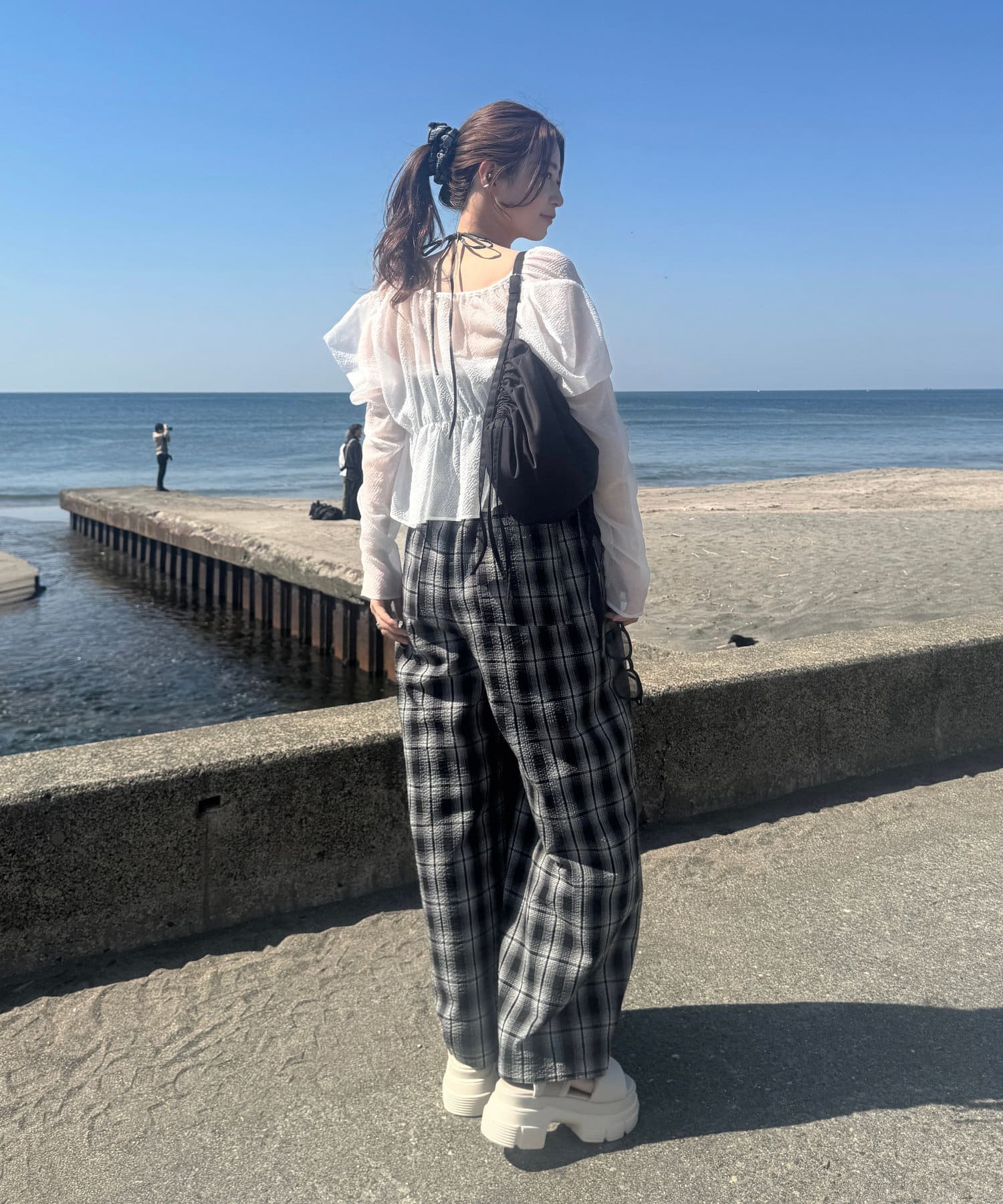 黑白格吊帶連身褲 + 髮圈套裝