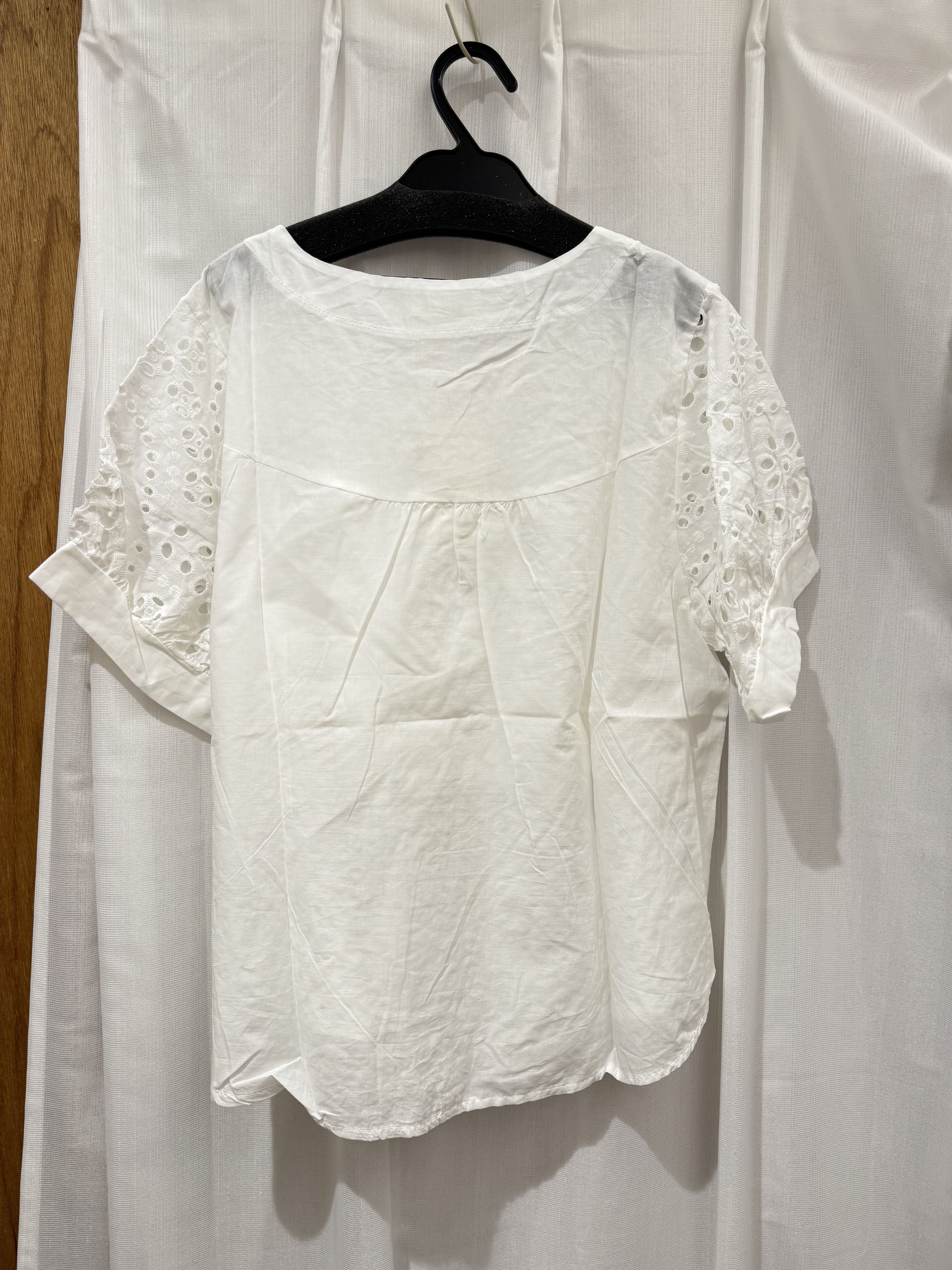 鏤空刺繡花純綿上衣