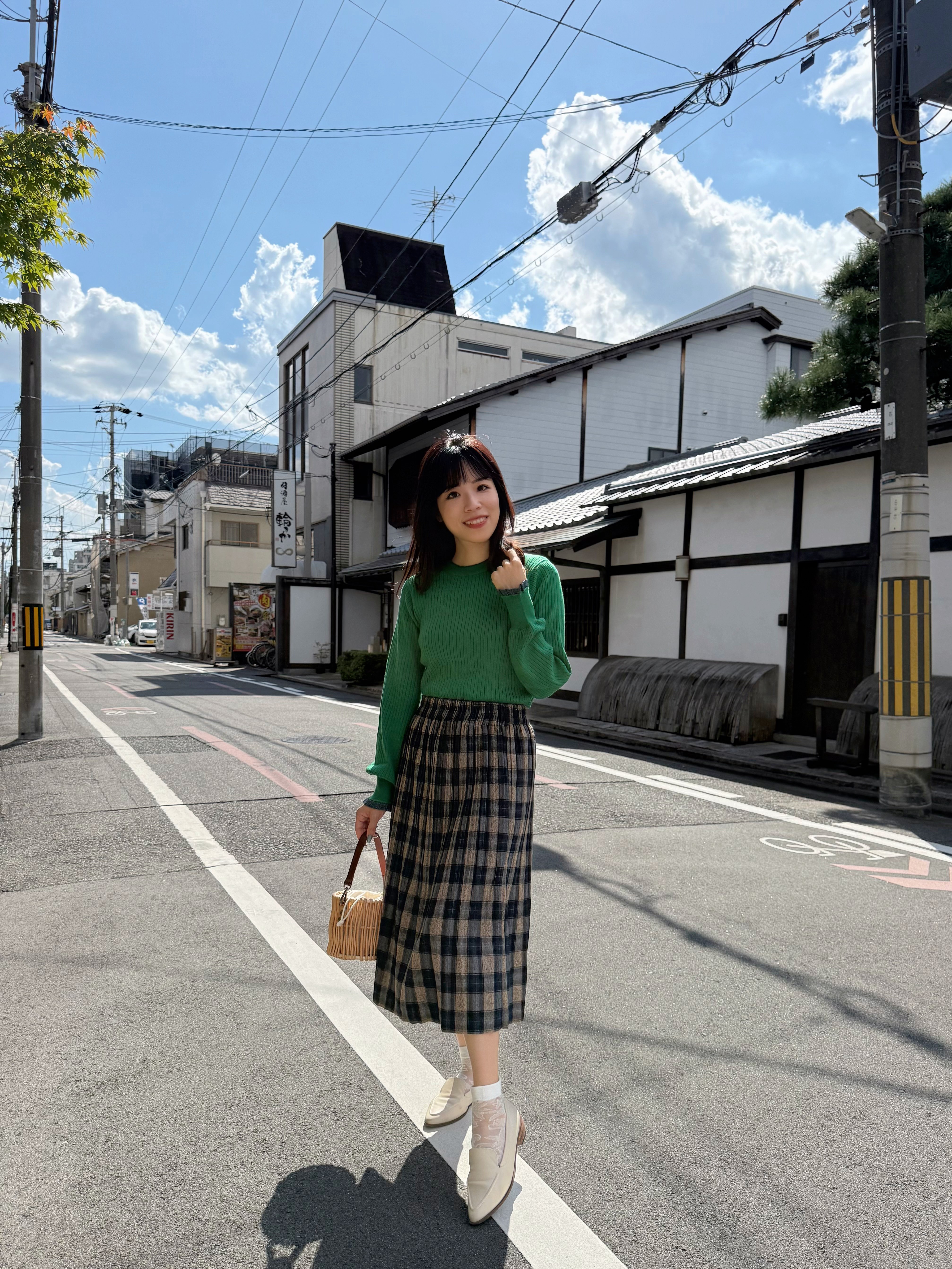 14色•領位微閃拼色泡泡袖針織上衣