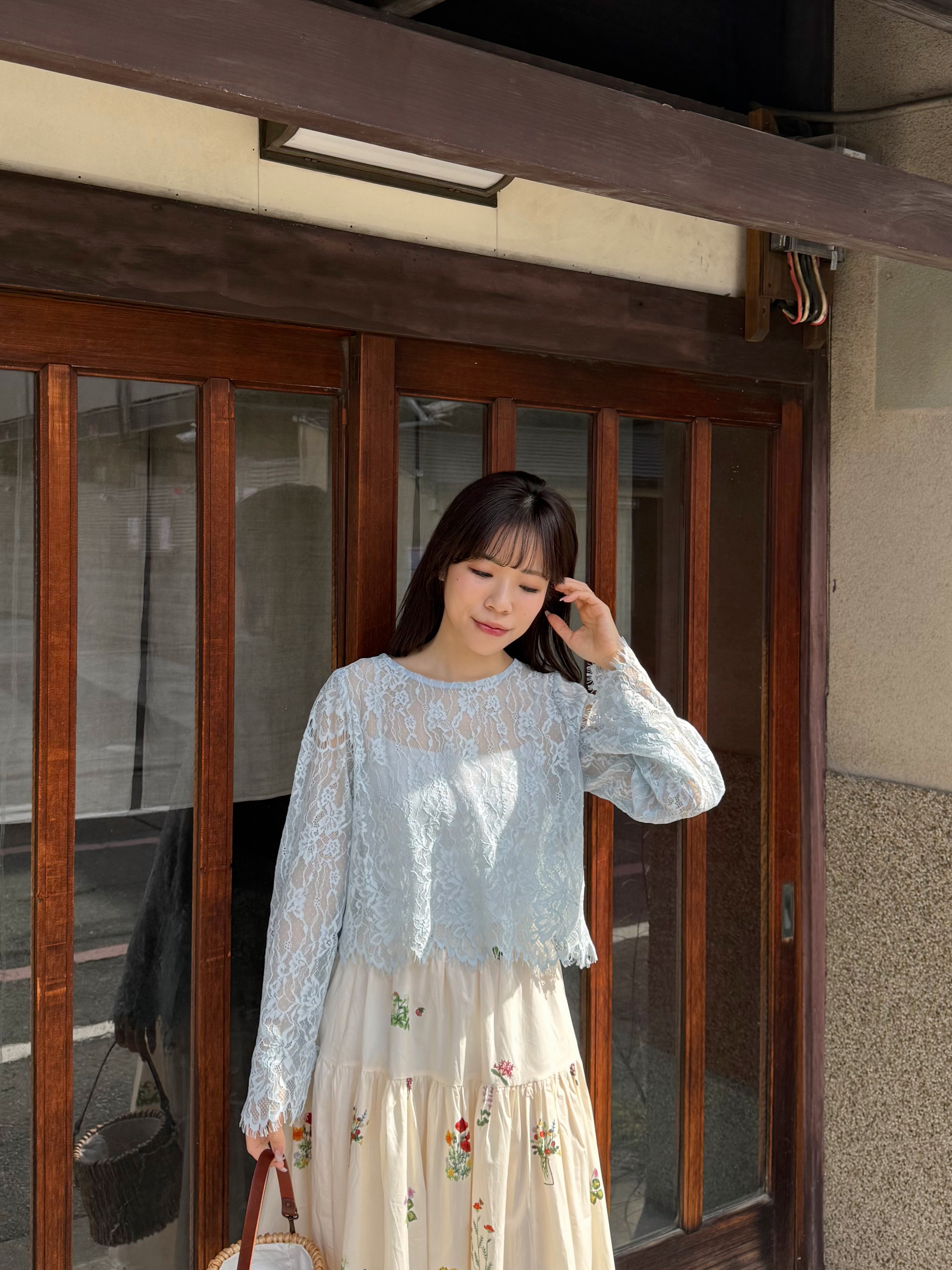 蕾絲喇叭袖上衣