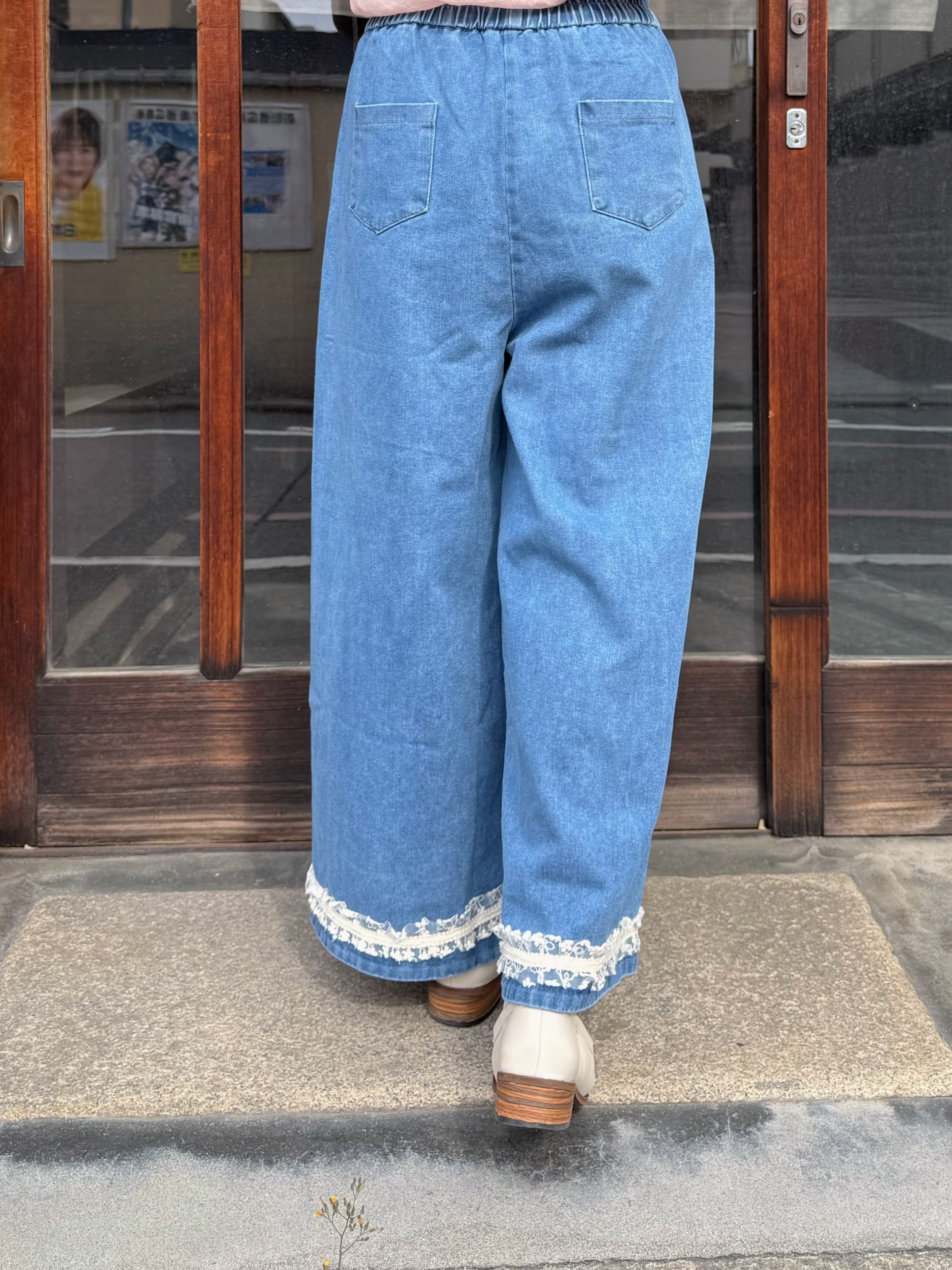 蕾絲邊闊腳牛仔褲