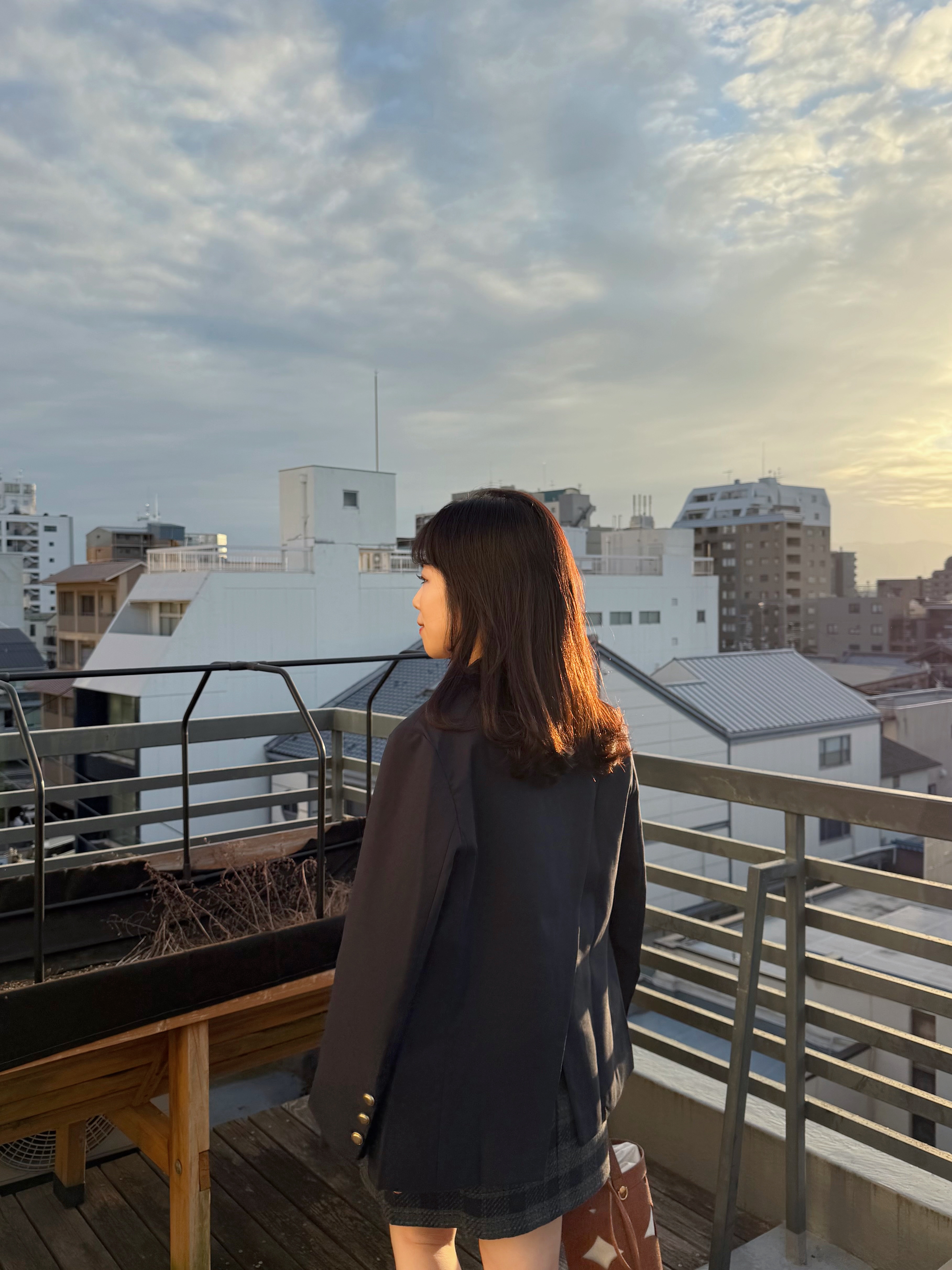 金扣後開叉西裝外套