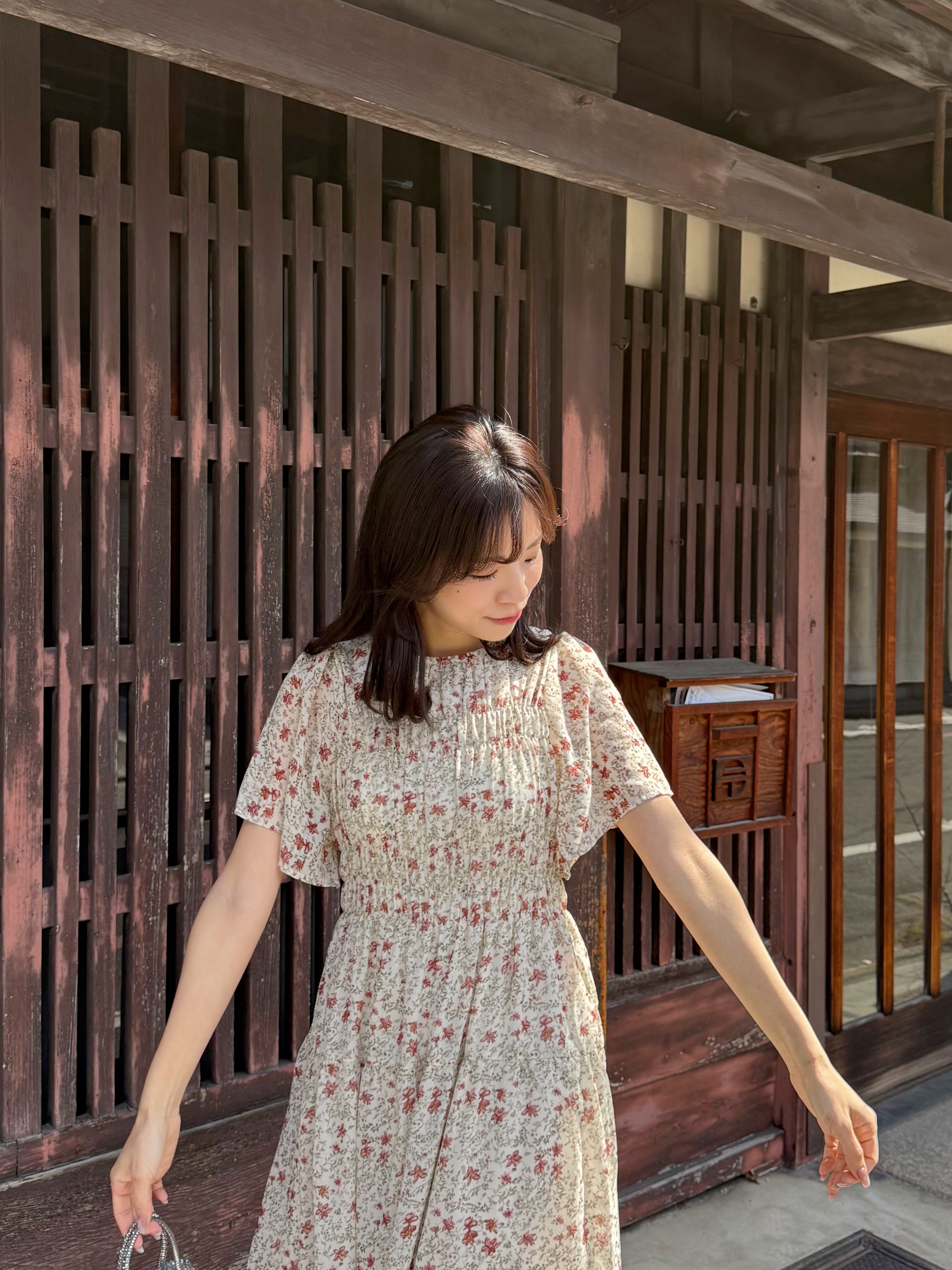 傘袖碎花摺摺雪紡連身裙