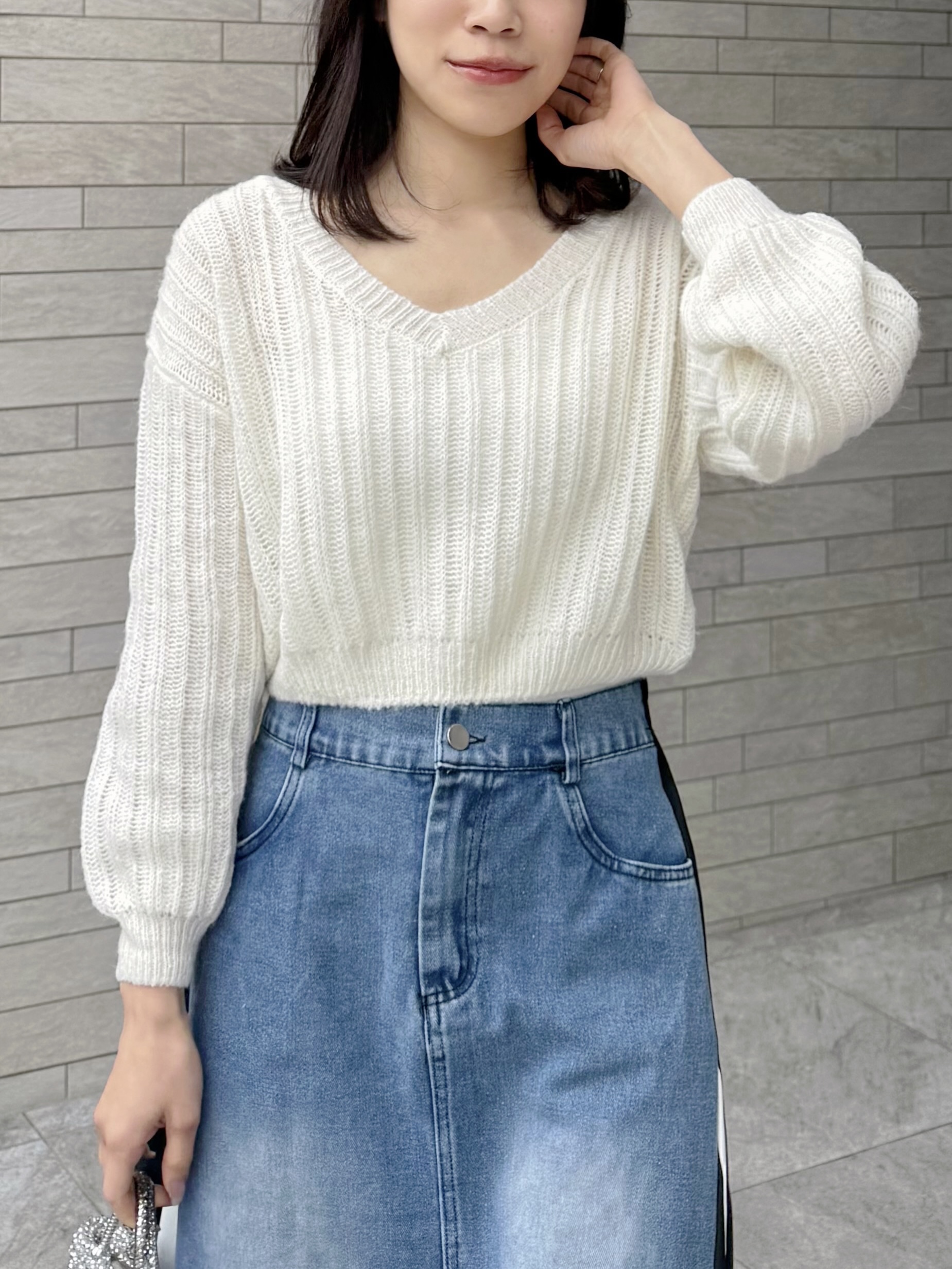 5色•V領鏤空糖果色上衣