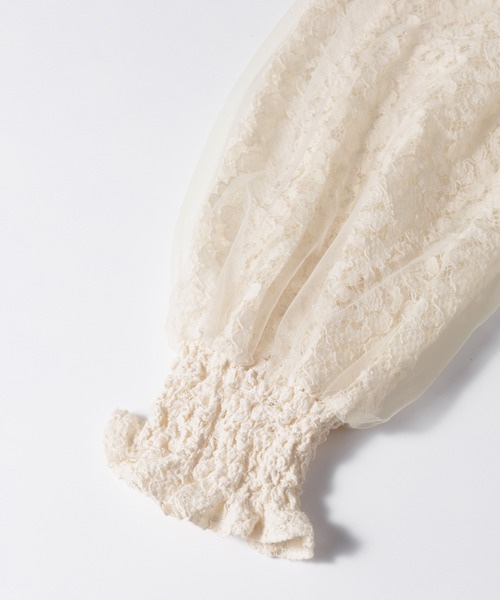 紗紗泡泡袖蕾絲上衣