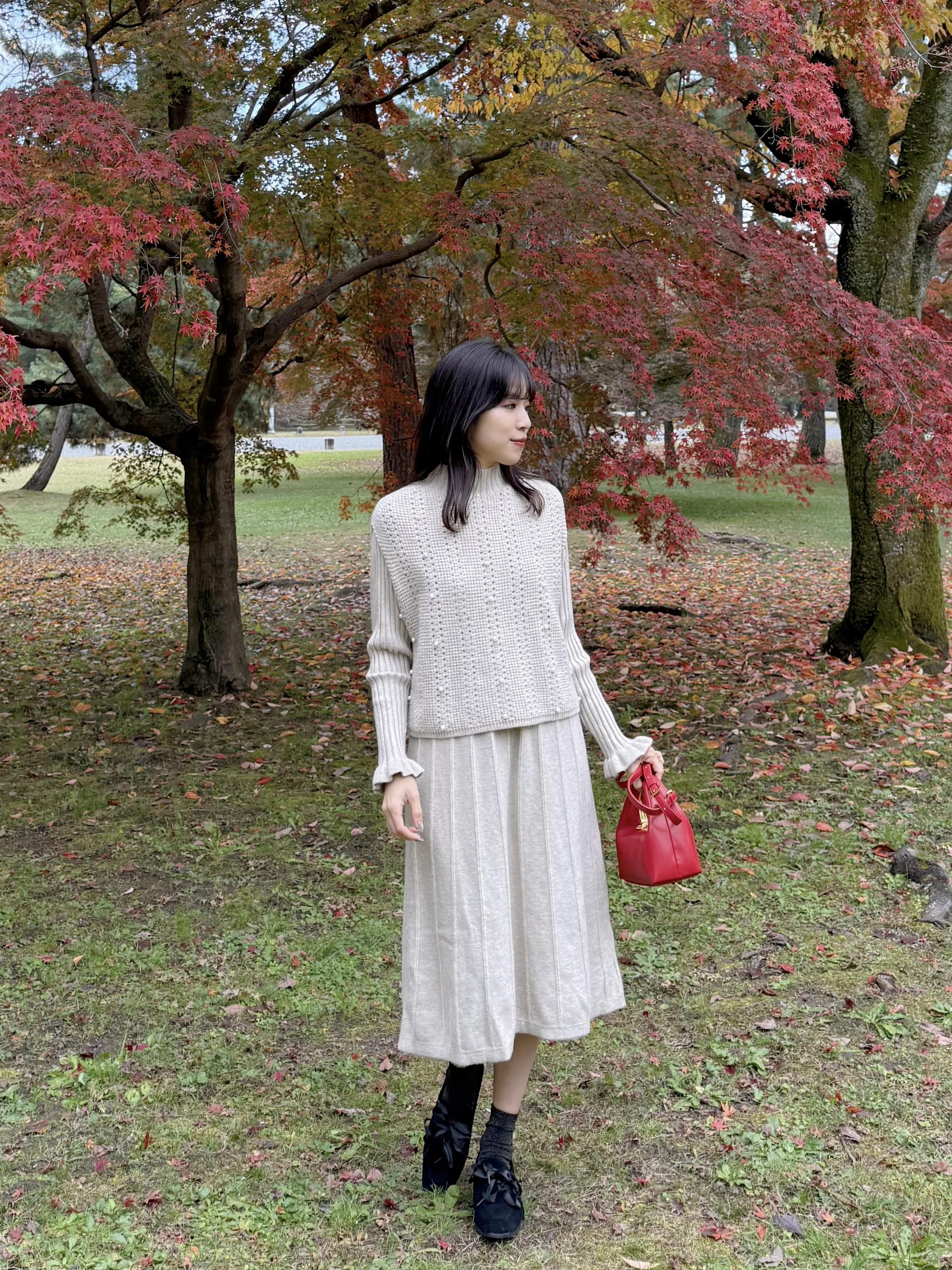 珍珠斗篷針織及膝連身裙