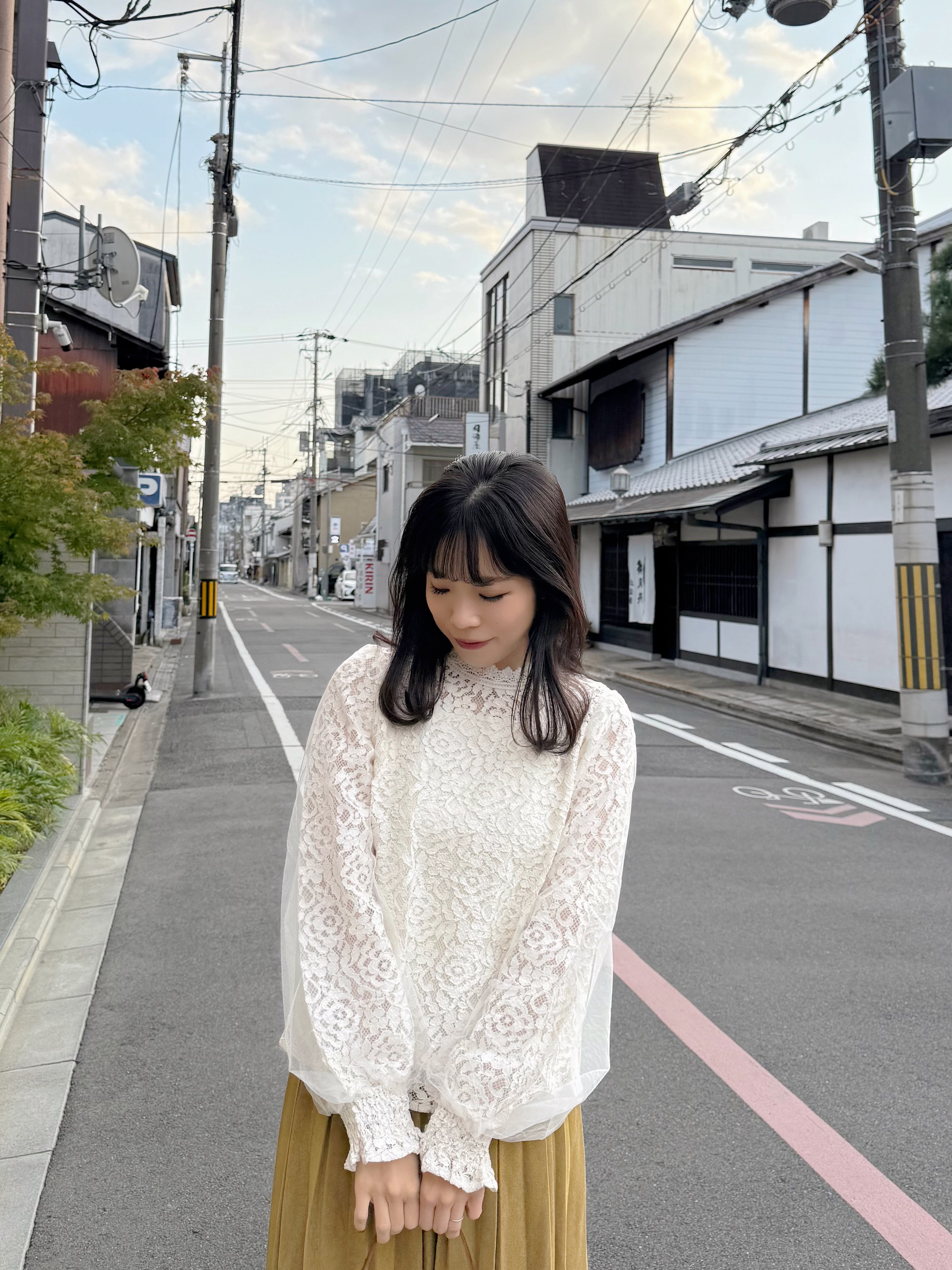 3色•紗紗泡泡袖蕾絲上衣